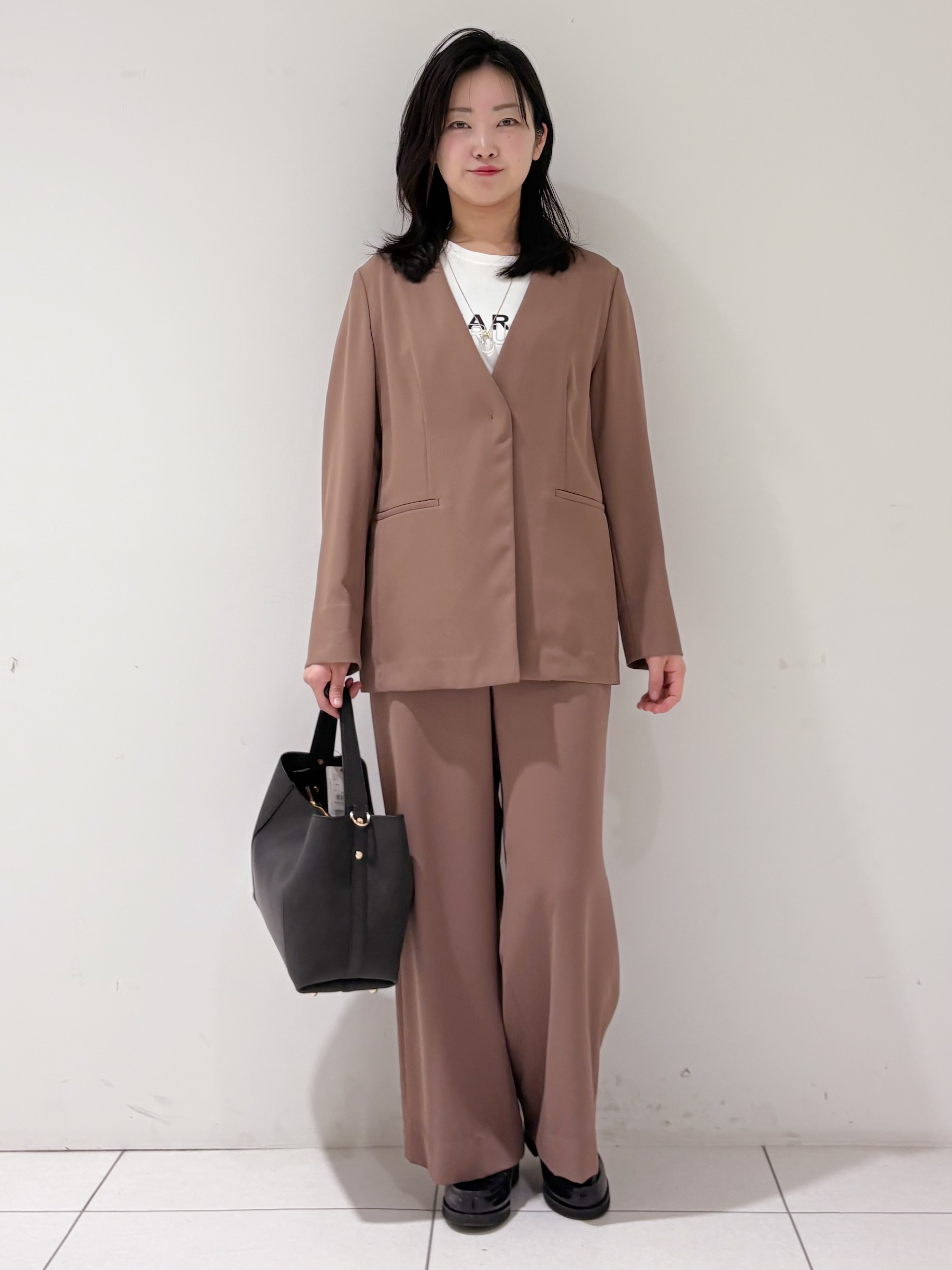 momokoさんの「INDIVI｜【さらに軽く軽快！／着る日傘】ノーカラージャケット」を使ったコーディネート