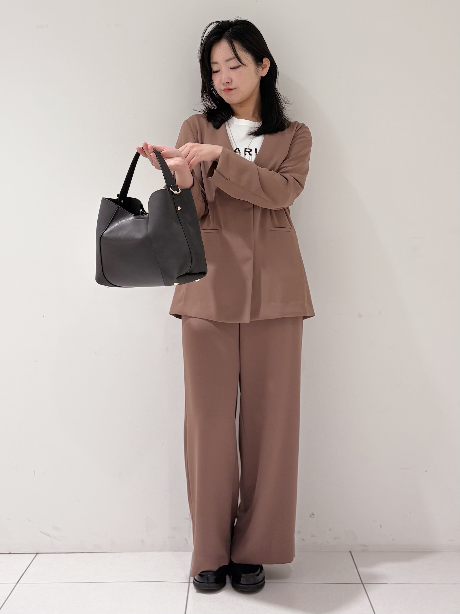 momokoさんの「INDIVI｜【さらに軽く軽快！／着る日傘】ノーカラージャケット」を使ったコーディネート