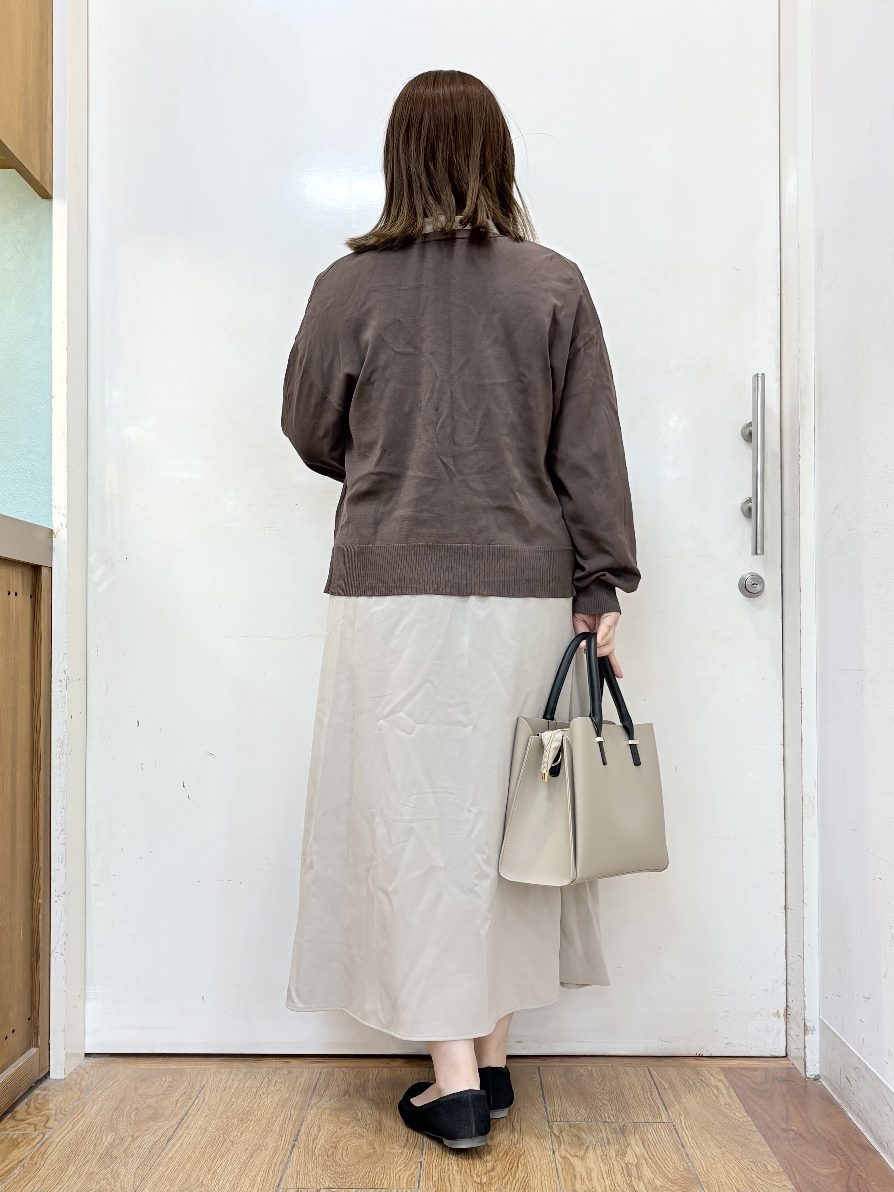 だいわさんの「SHOO･LA･RUE｜【洗濯機可/ひんやり/UV】さらっとしたタッチが心地よい ショート丈 Vネックカーディガン」を使ったコーディネート