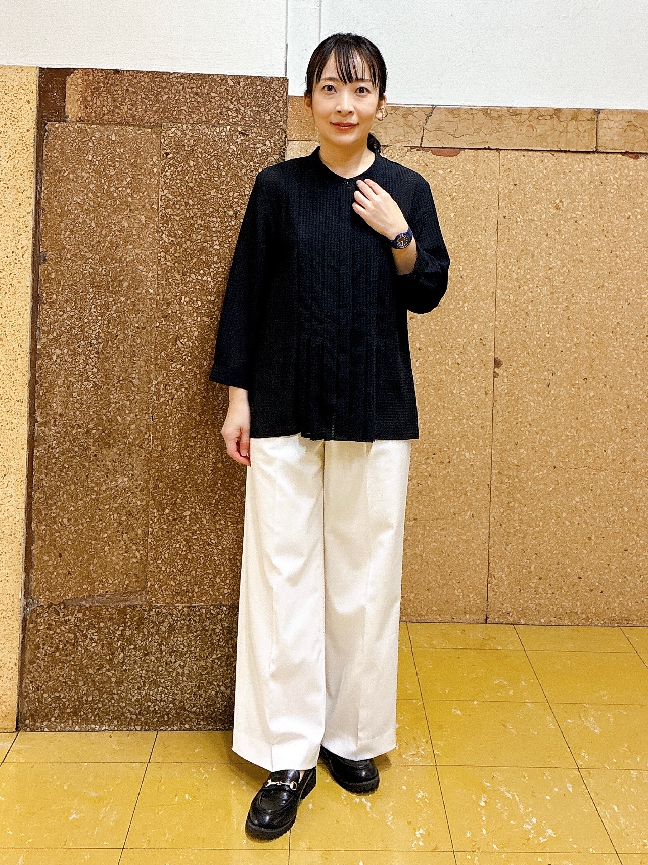 hattoriさんの「INDIVI｜【洗える／大人シアー】タックプリーツ7分袖ブラウス」を使ったコーディネート