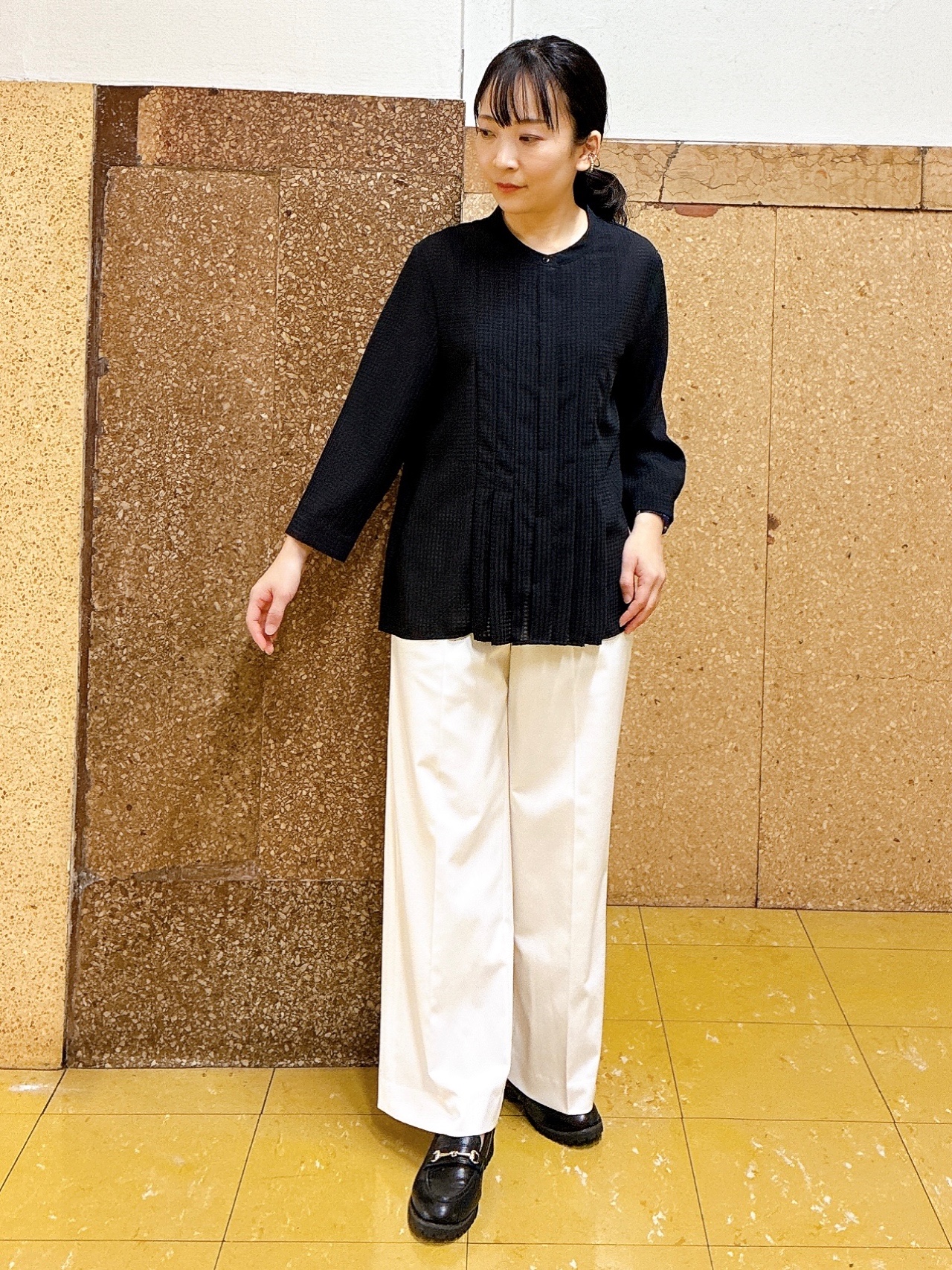 hattoriさんの「INDIVI｜【洗える／大人シアー】タックプリーツ7分袖ブラウス」を使ったコーディネート