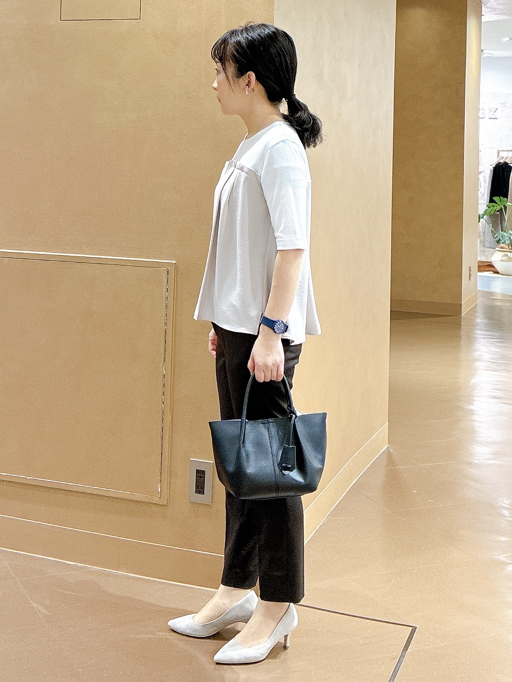 hattoriさんの「INDIVI｜【洗える／UVケア／麻調】テーパードパンツ」を使ったコーディネート
