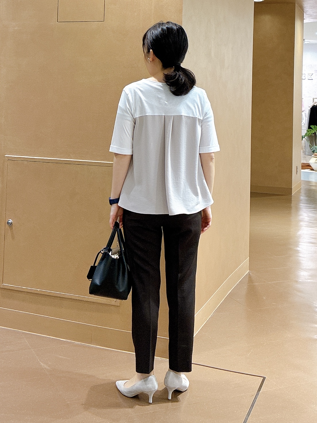 hattoriさんの「INDIVI｜【洗える／UVケア／麻調】テーパードパンツ」を使ったコーディネート