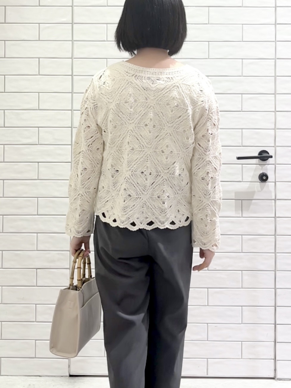 しおりさんの「OPAQUE.CLIP｜かぎ針風ニットカーディガン【洗濯機OK】」を使ったコーディネート
