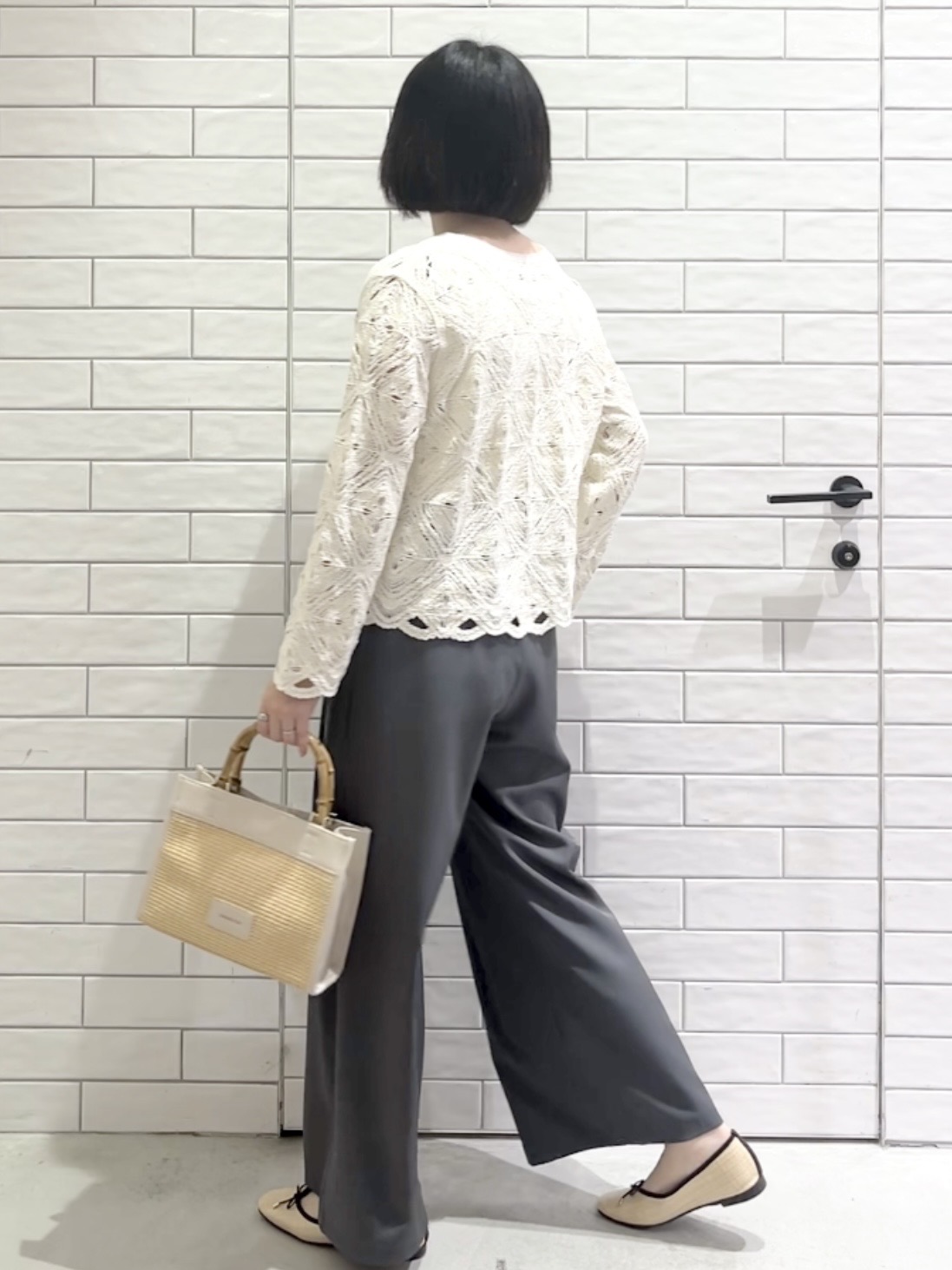 しおりさんの「OPAQUE.CLIP｜かぎ針風ニットカーディガン【洗濯機OK】」を使ったコーディネート
