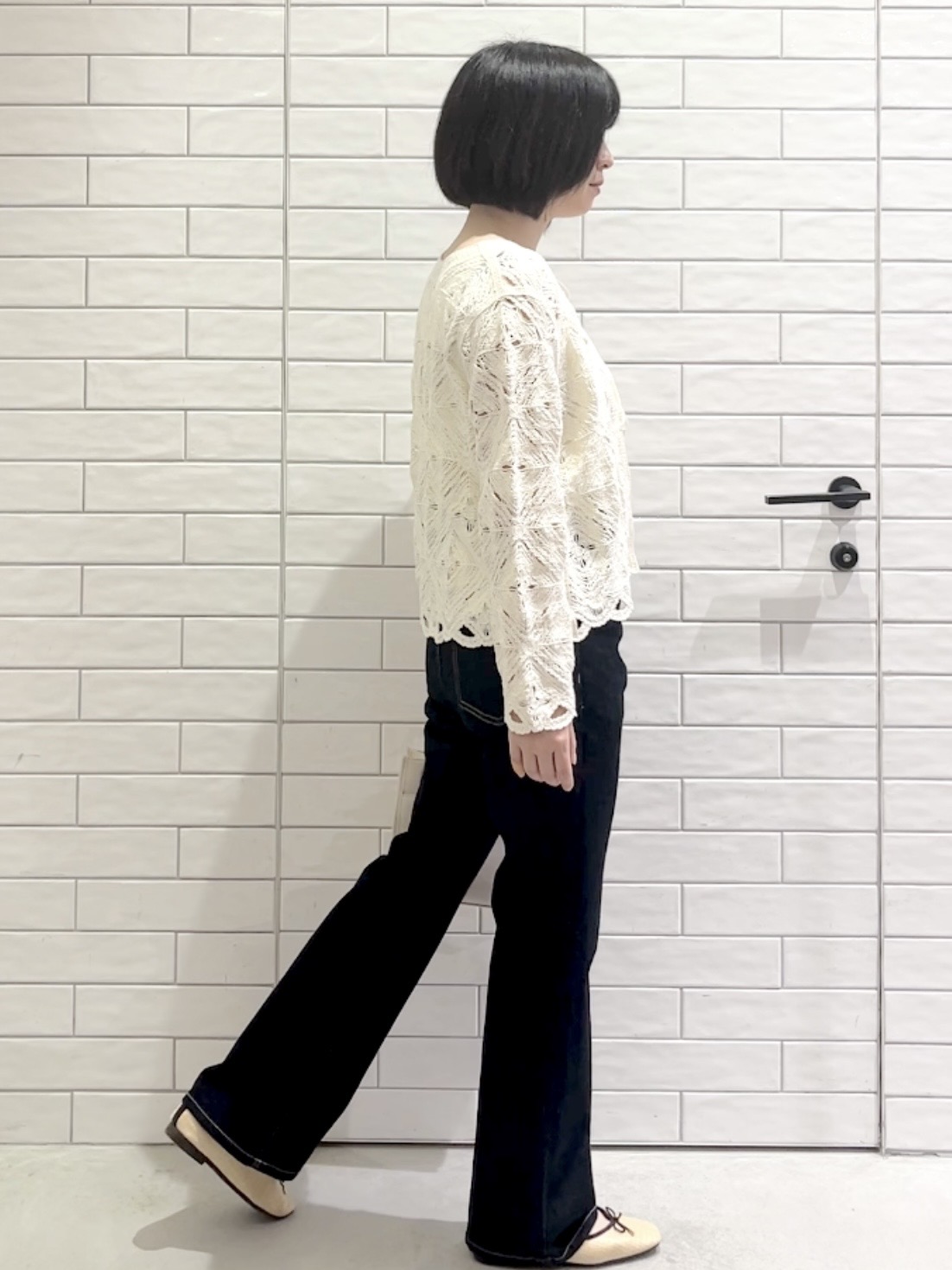 しおりさんの「OPAQUE.CLIP｜かぎ針風ニットカーディガン【洗濯機OK】」を使ったコーディネート