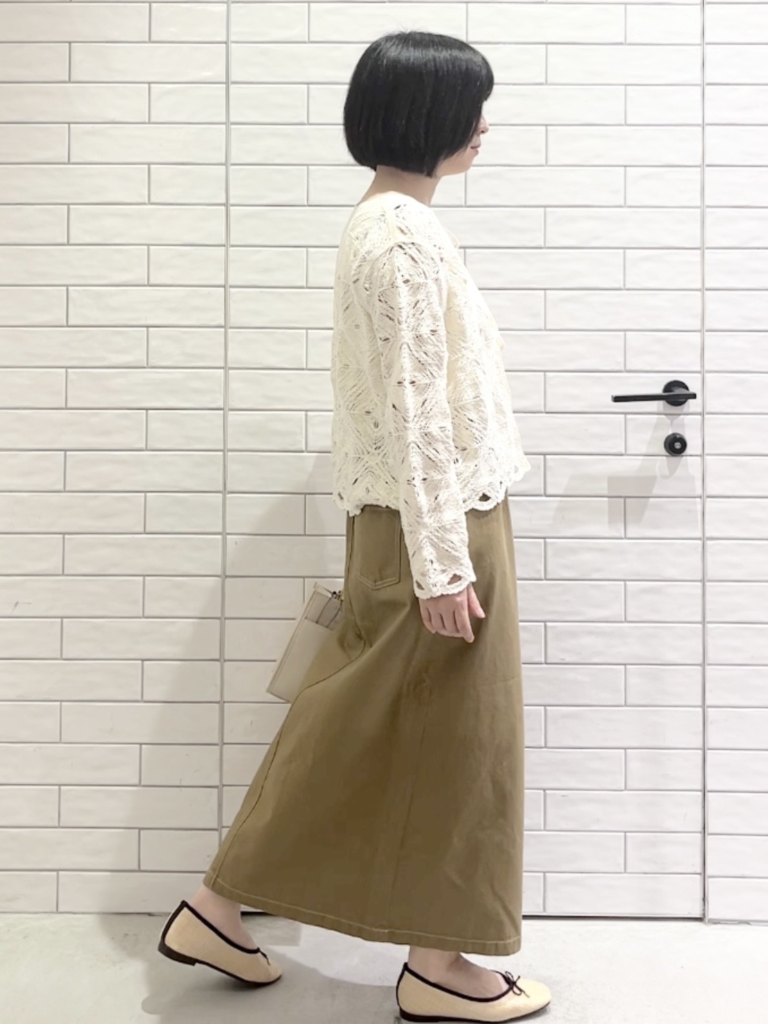 しおりさんの「OPAQUE.CLIP｜かぎ針風ニットカーディガン【洗濯機OK】」を使ったコーディネート