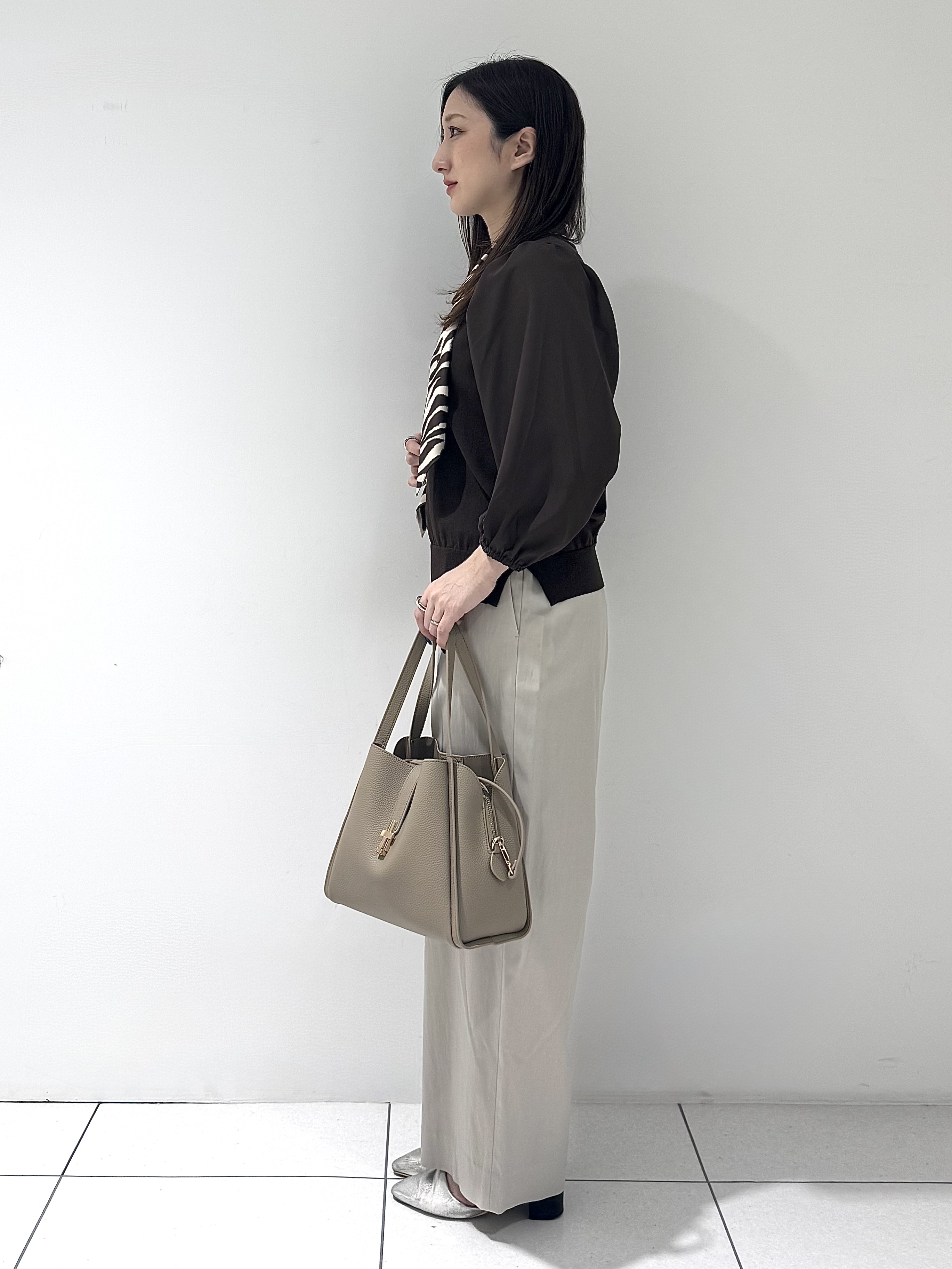 そんさんの「INDIVI｜【洗える／袖丈調整可能】シャツコンビニット」を使ったコーディネート