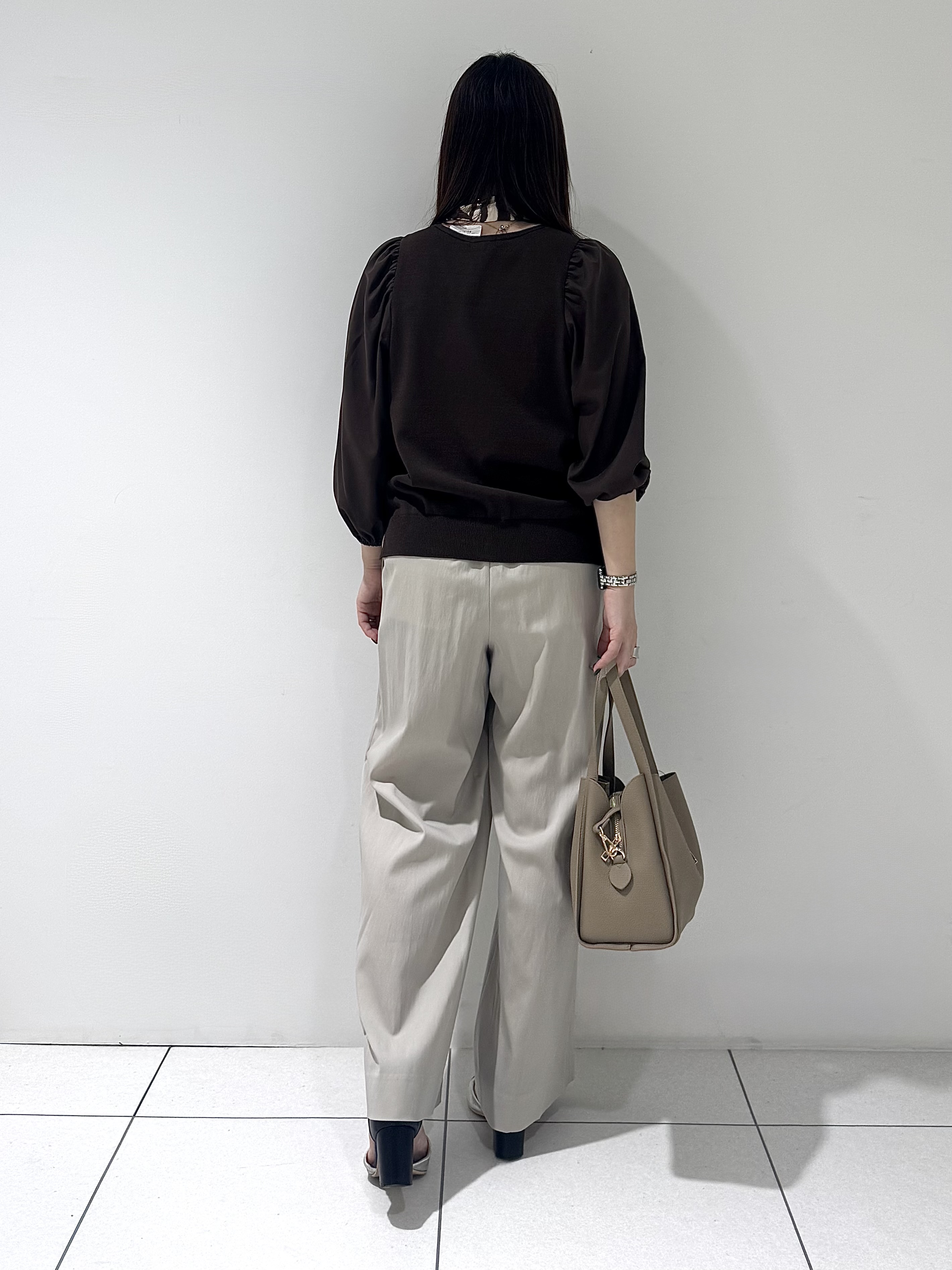 そんさんの「INDIVI｜【洗える／袖丈調整可能】シャツコンビニット」を使ったコーディネート