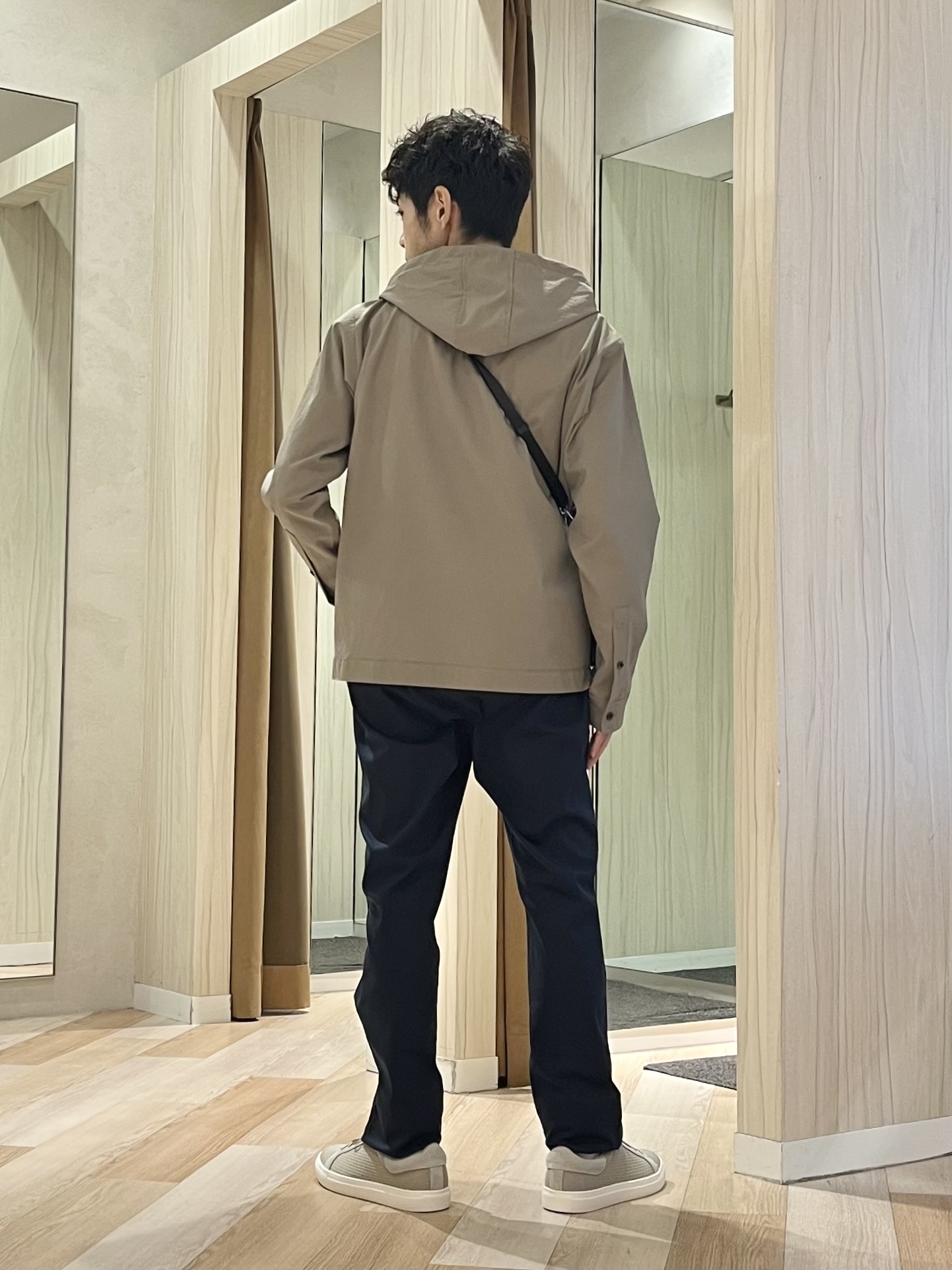 URAさんの「TAKEO KIKUCHI｜【撥水・洗える・シワになりにくい】 リランチェ（R） フードブルゾン」を使ったコーディネート
