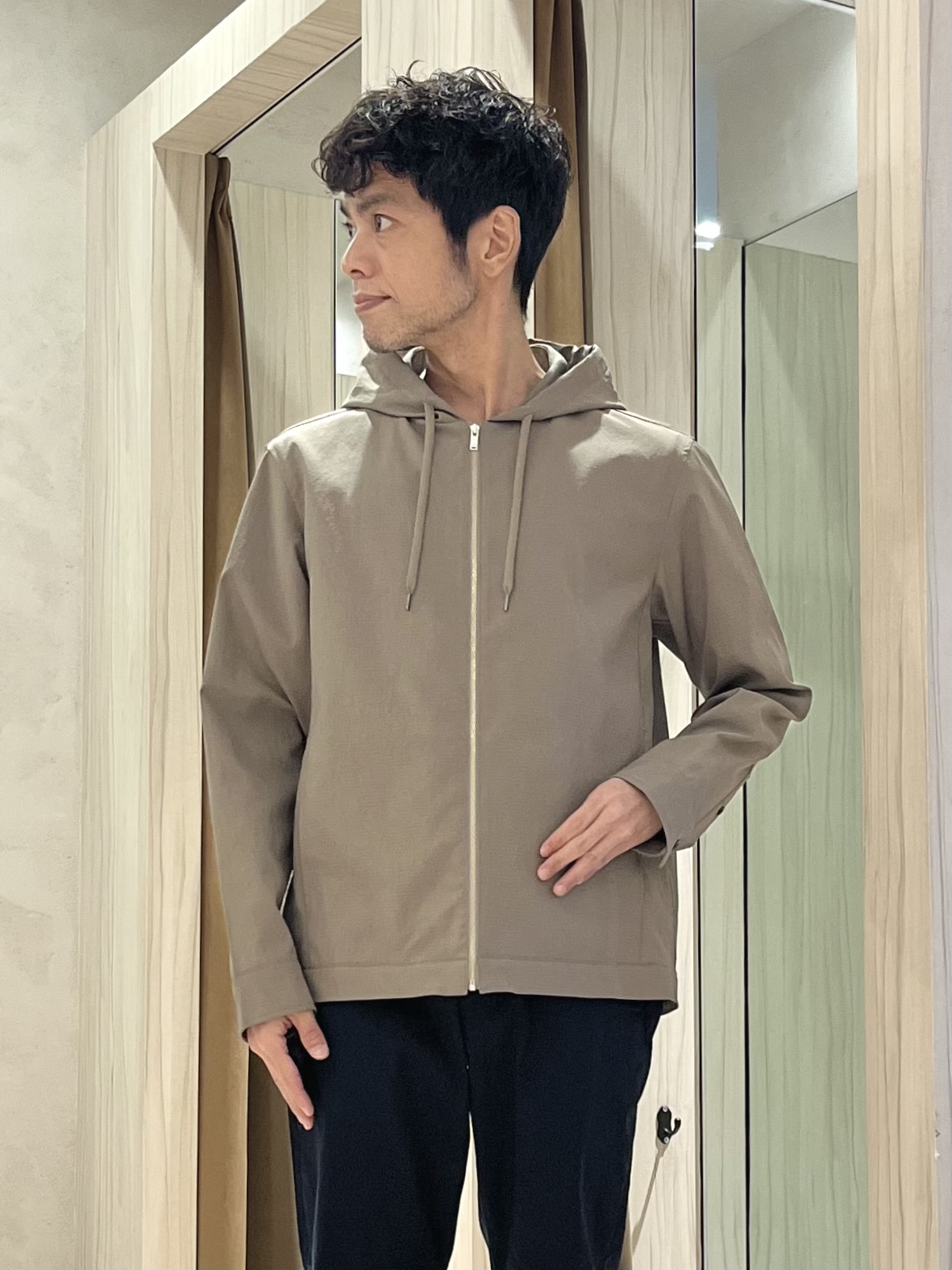 URAさんの「TAKEO KIKUCHI｜【撥水・洗える・シワになりにくい】 リランチェ（R） フードブルゾン」を使ったコーディネート