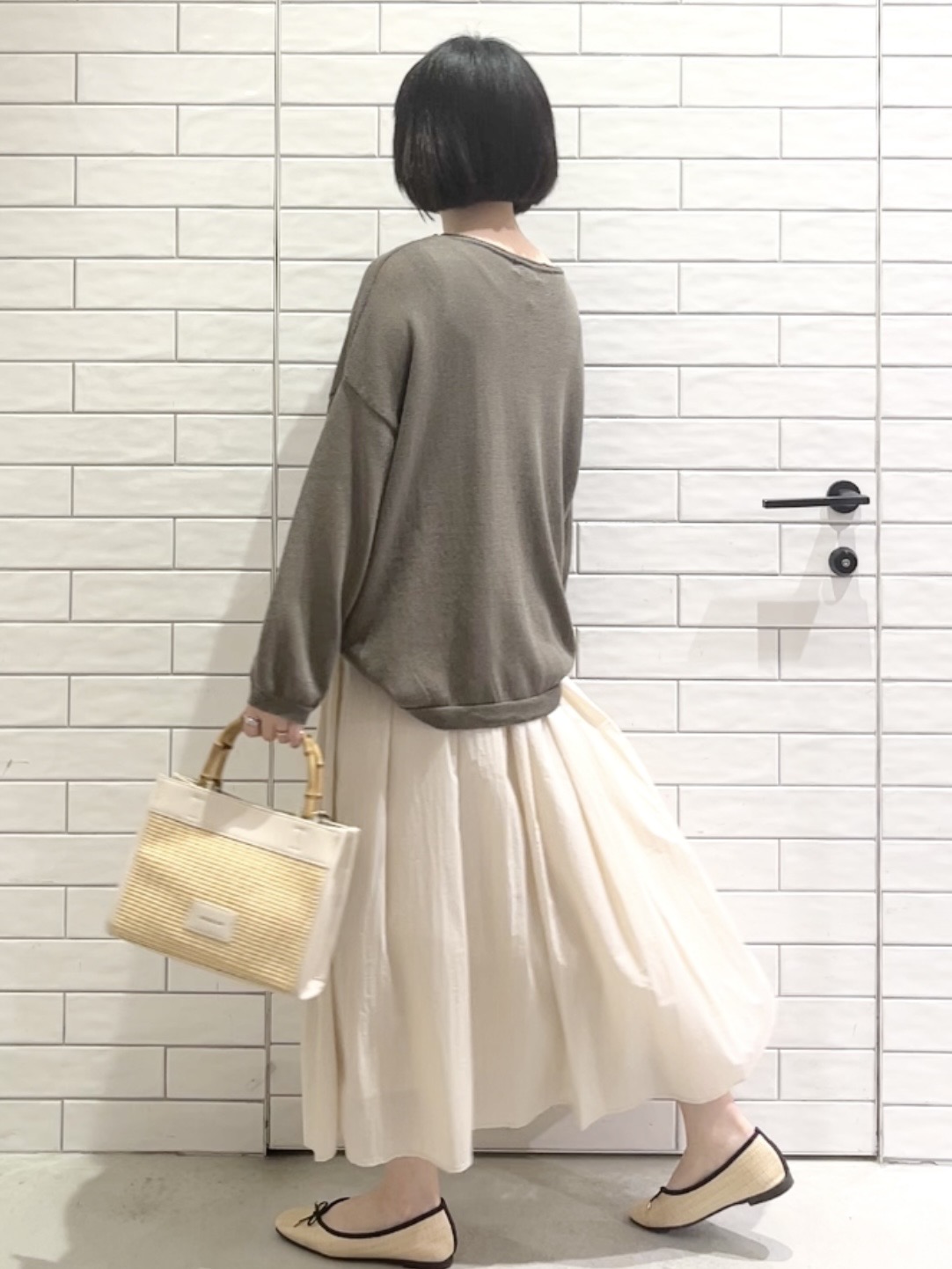 しおりさんの「OPAQUE.CLIP｜麻混リラクシーニット【洗濯機OK】」を使ったコーディネート