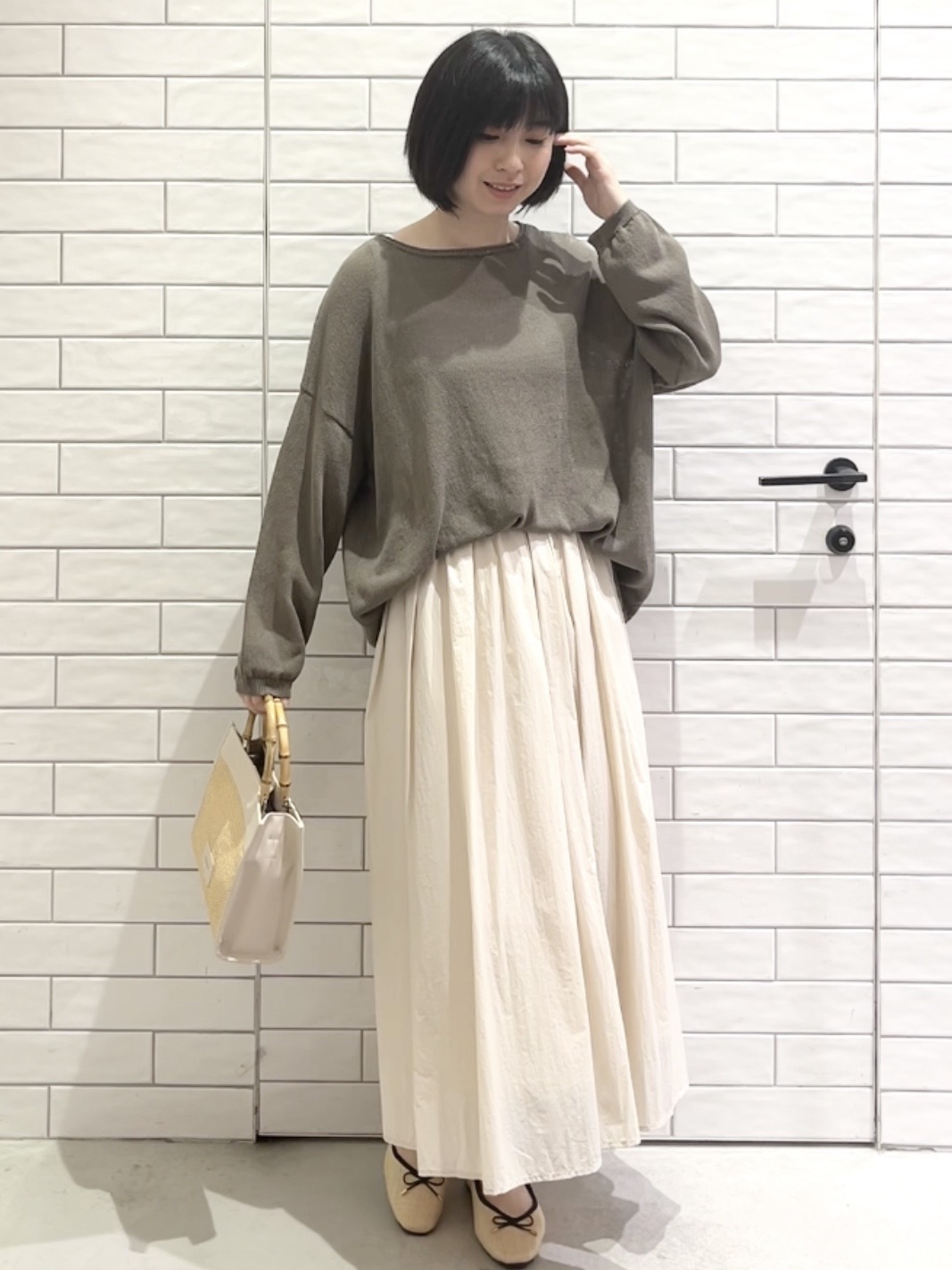 しおりさんの「OPAQUE.CLIP｜麻混リラクシーニット【洗濯機OK】」を使ったコーディネート
