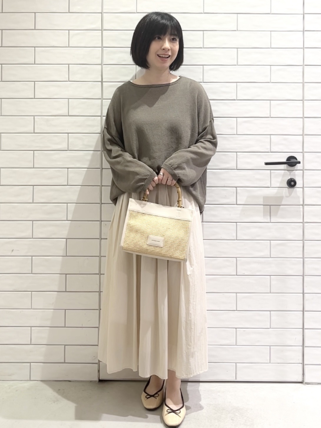 しおりさんの「OPAQUE.CLIP｜麻混リラクシーニット【洗濯機OK】」を使ったコーディネート