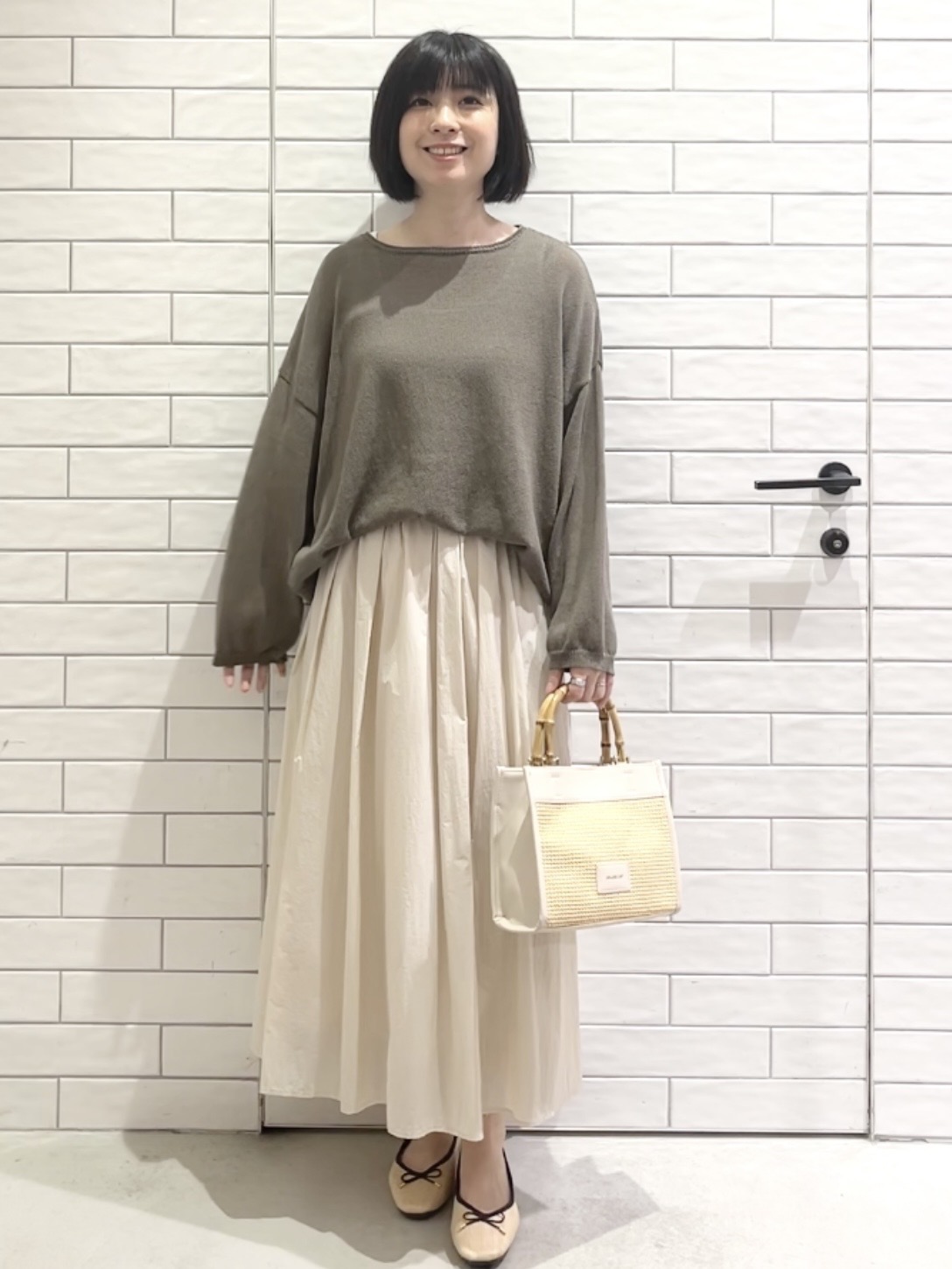 しおりさんの「OPAQUE.CLIP｜麻混リラクシーニット【洗濯機OK】」を使ったコーディネート
