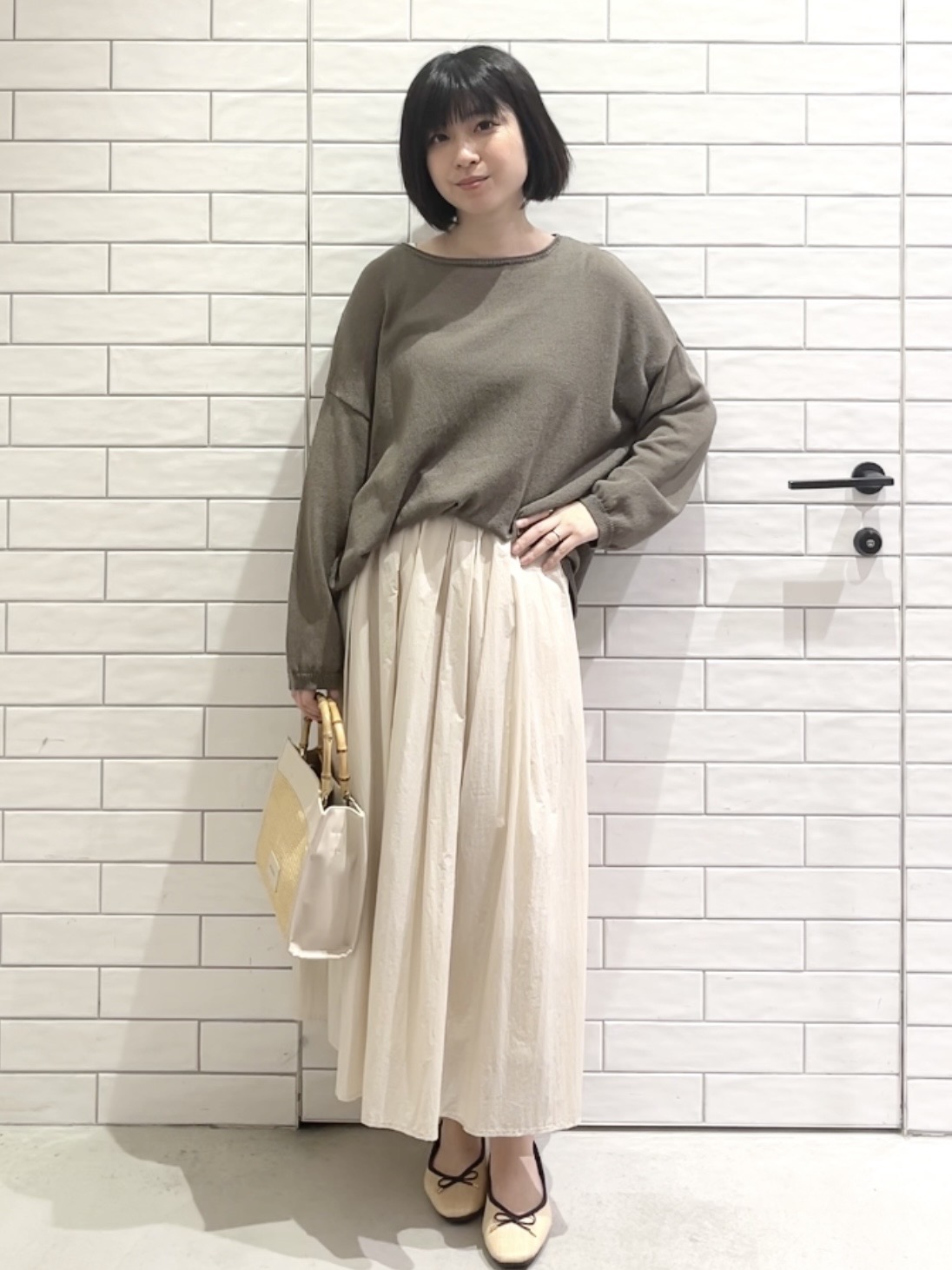 しおりさんの「OPAQUE.CLIP｜麻混リラクシーニット【洗濯機OK】」を使ったコーディネート