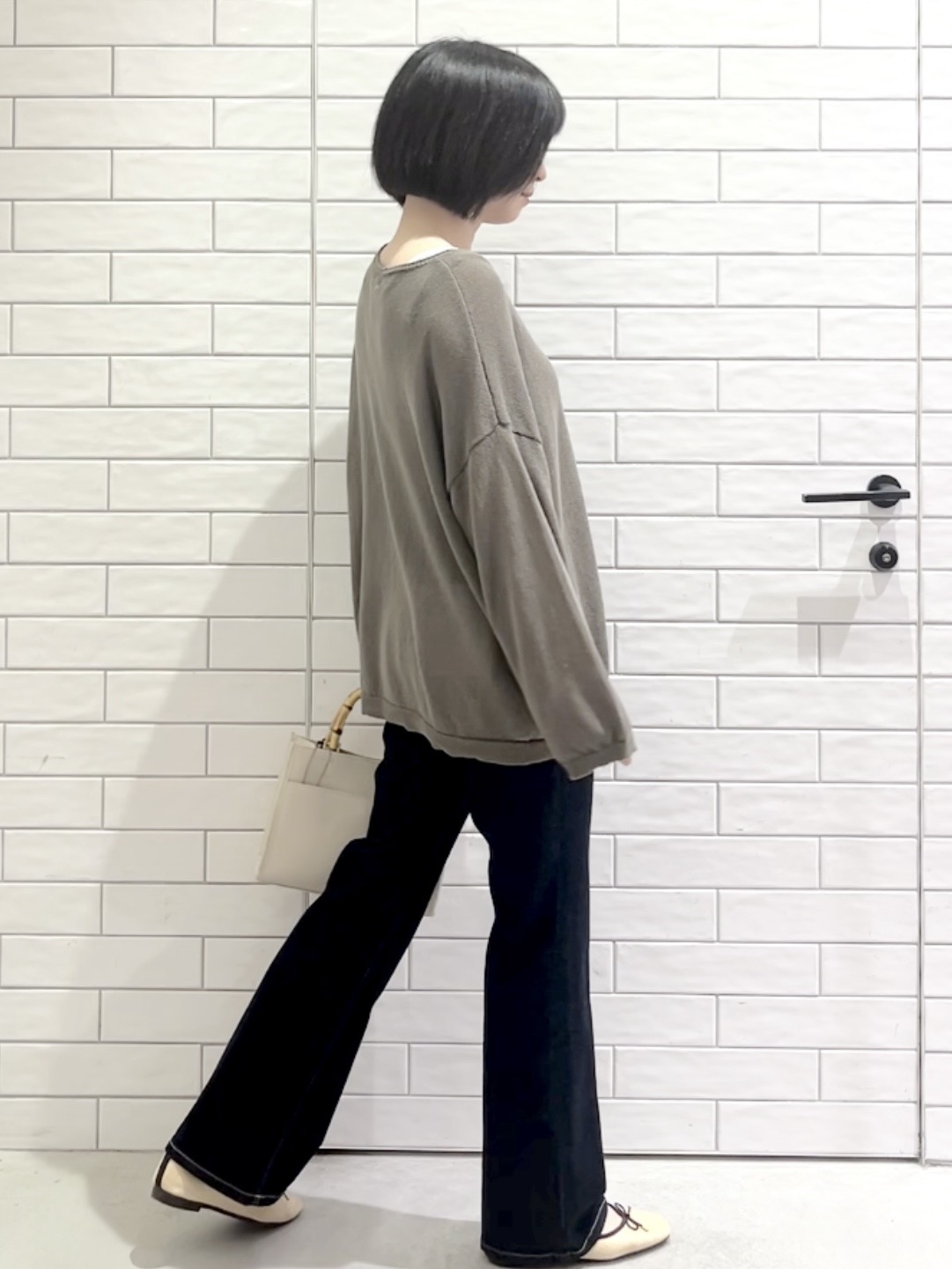 しおりさんの「OPAQUE.CLIP｜麻混リラクシーニット【洗濯機OK】」を使ったコーディネート