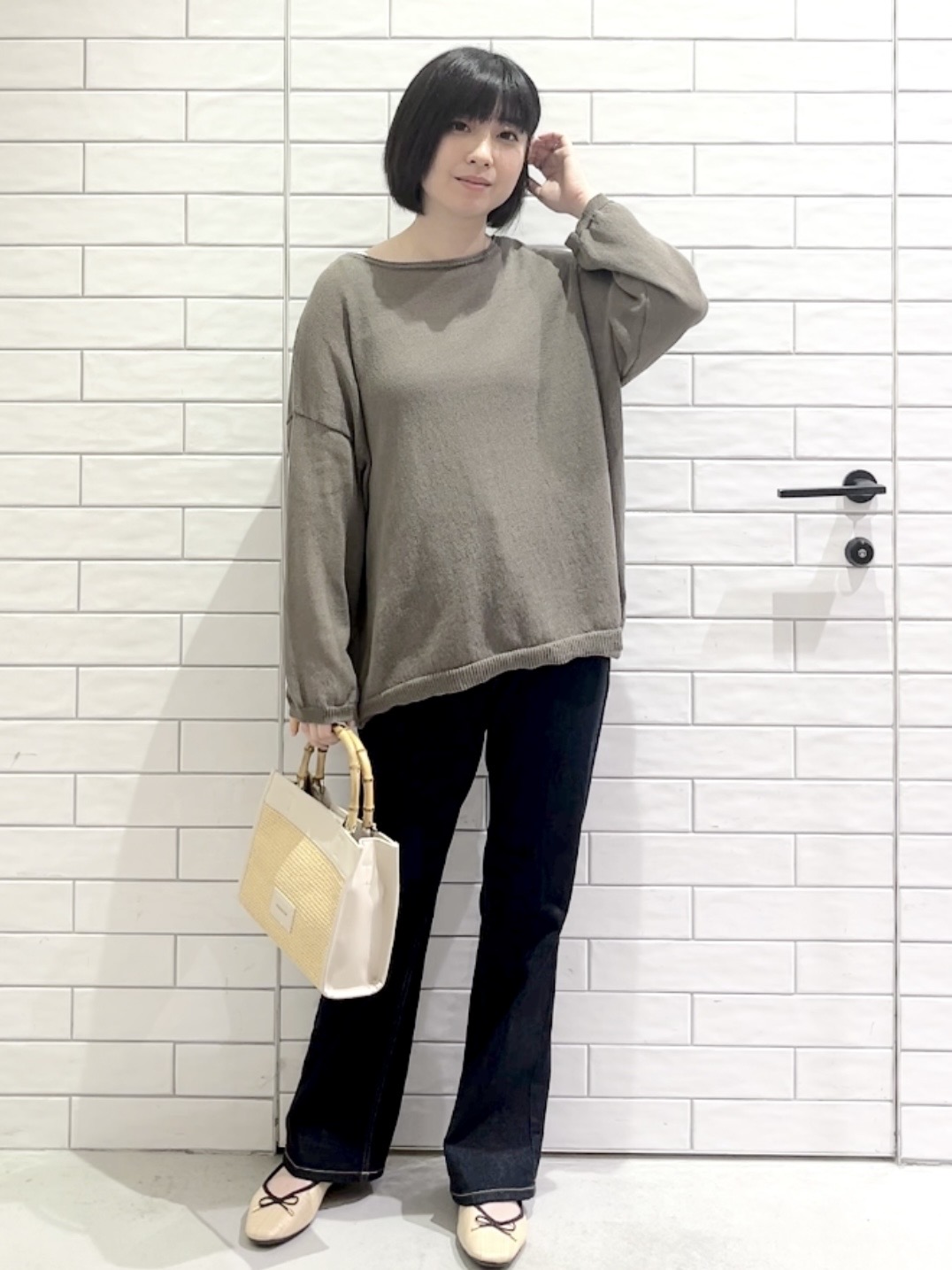しおりさんの「OPAQUE.CLIP｜麻混リラクシーニット【洗濯機OK】」を使ったコーディネート
