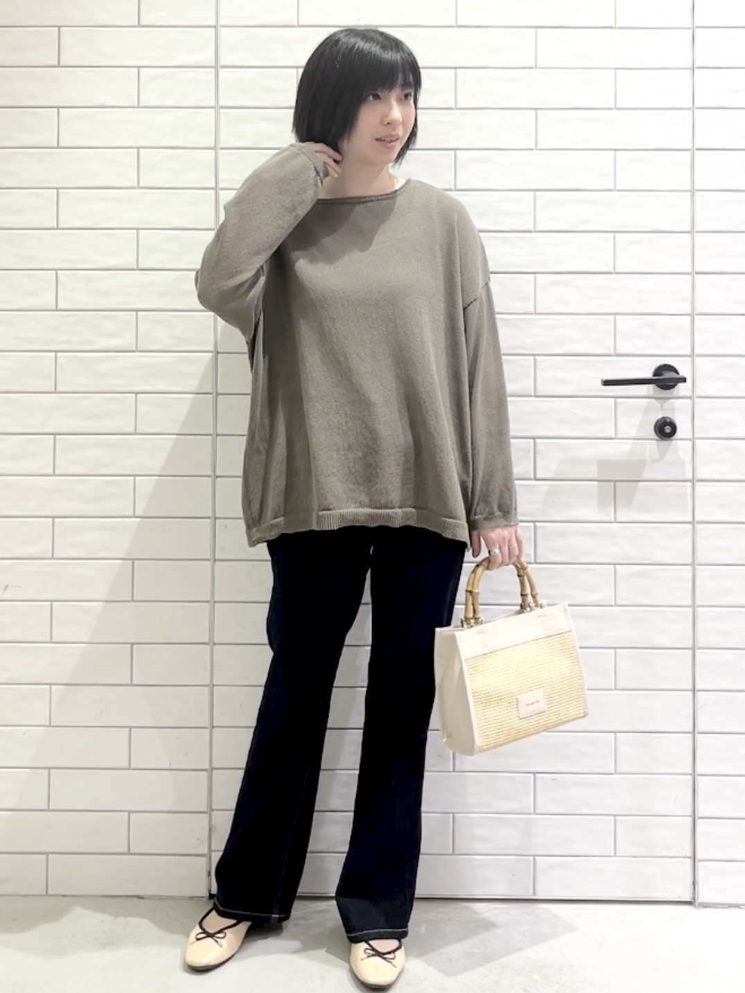 しおりさんの「OPAQUE.CLIP｜麻混リラクシーニット【洗濯機OK】」を使ったコーディネート