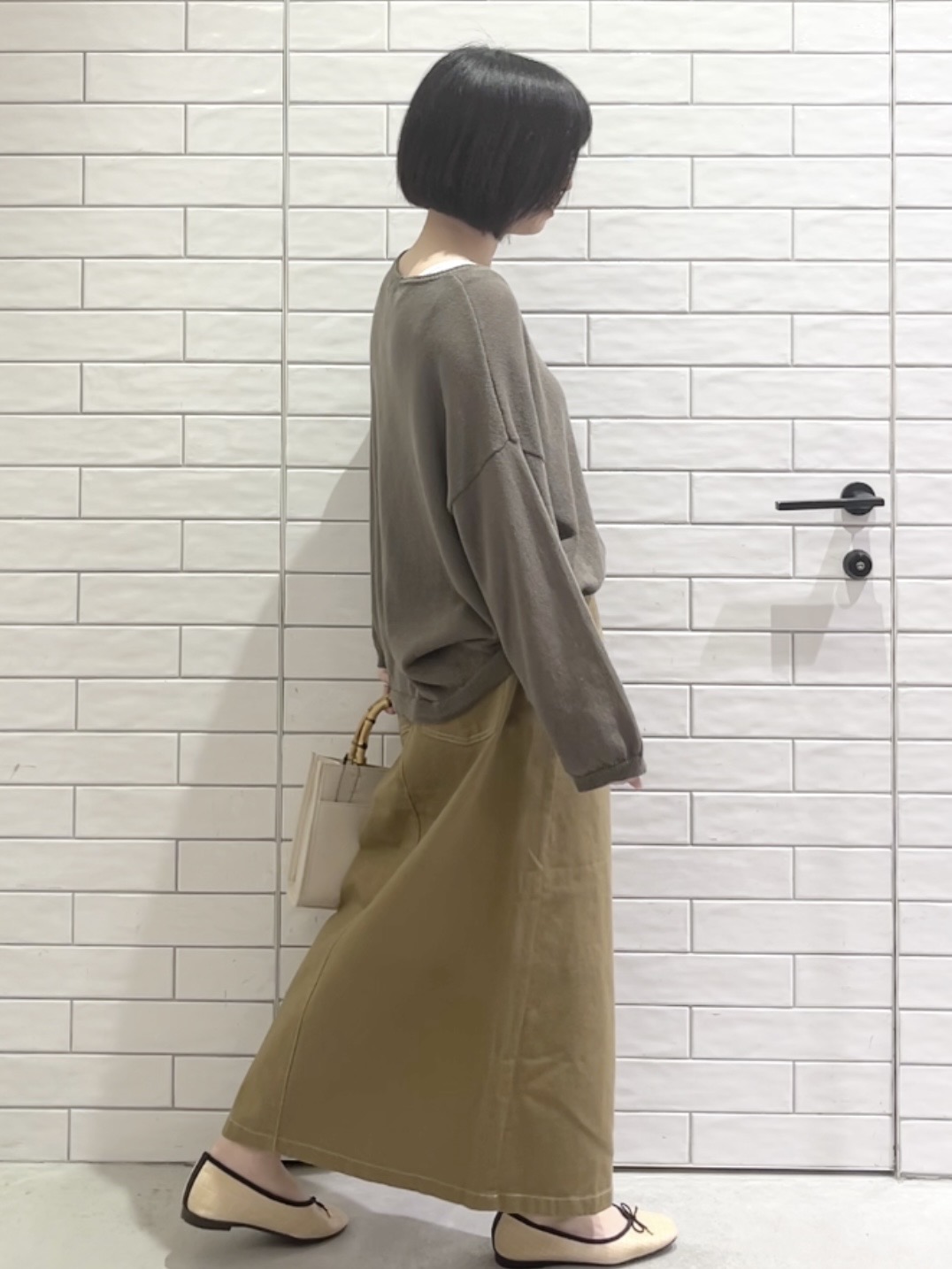 しおりさんの「OPAQUE.CLIP｜麻混リラクシーニット【洗濯機OK】」を使ったコーディネート