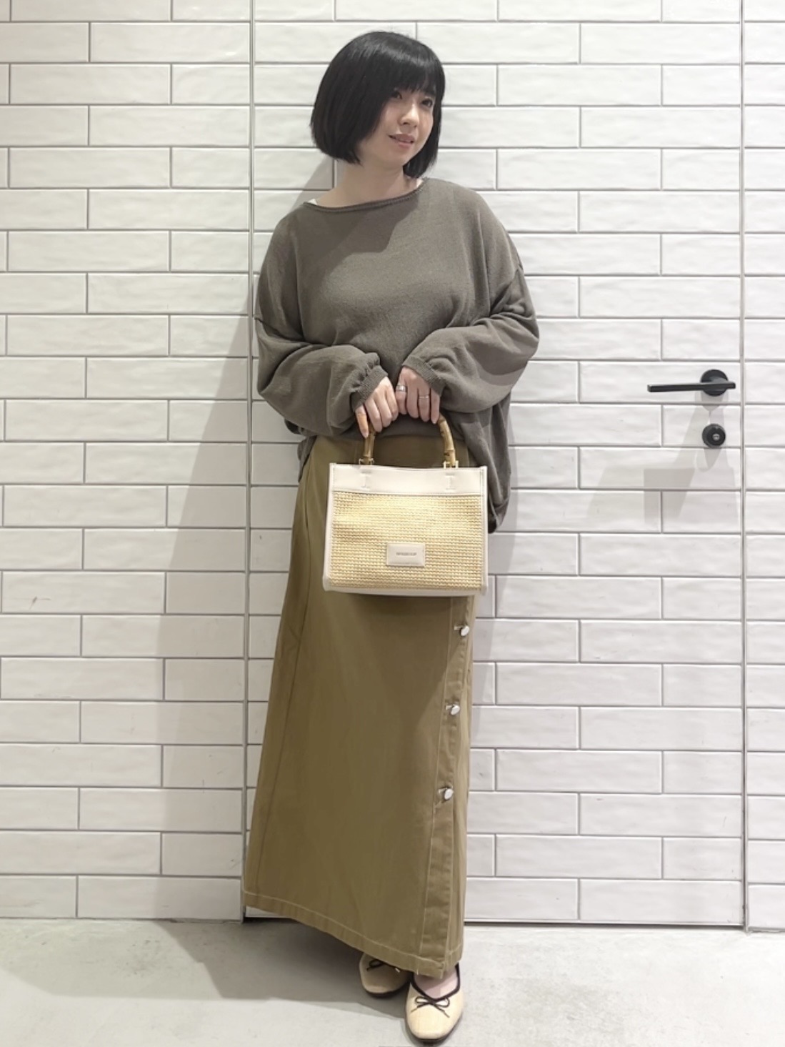 しおりさんの「OPAQUE.CLIP｜麻混リラクシーニット【洗濯機OK】」を使ったコーディネート