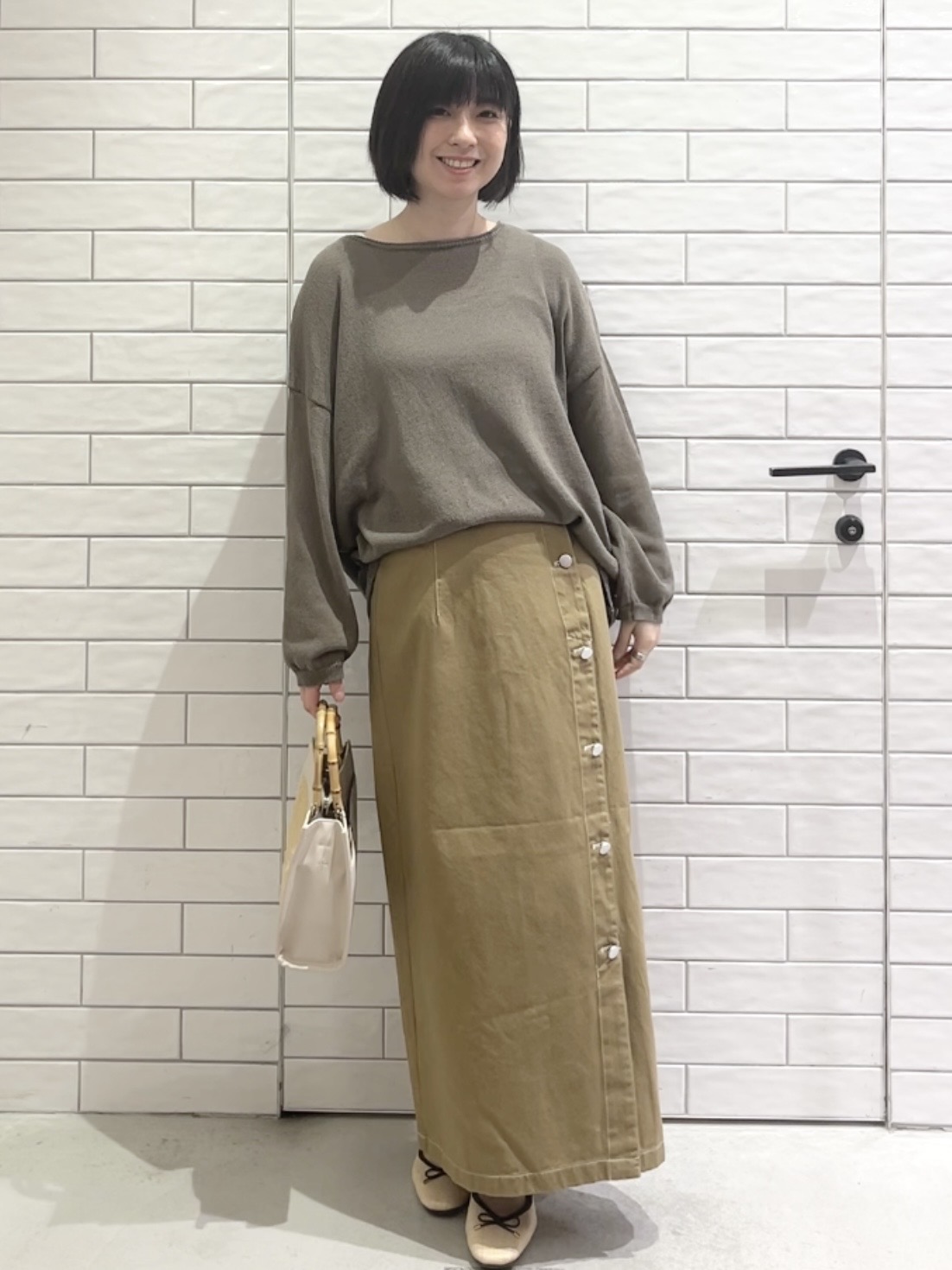 しおりさんの「OPAQUE.CLIP｜麻混リラクシーニット【洗濯機OK】」を使ったコーディネート