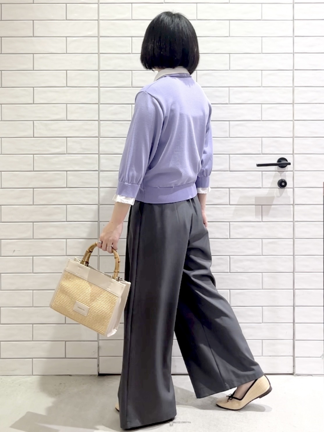 しおりさんの「OPAQUE.CLIP｜シャツレイヤード風ポロニット【洗濯機OK】」を使ったコーディネート
