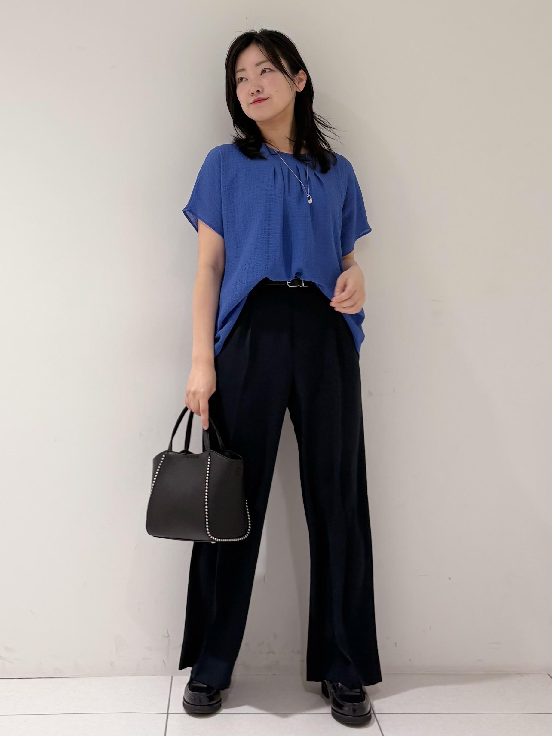 momokoさんの「INDIVI｜【洗える】無地＆チェーン柄 ギャザートップス」を使ったコーディネート