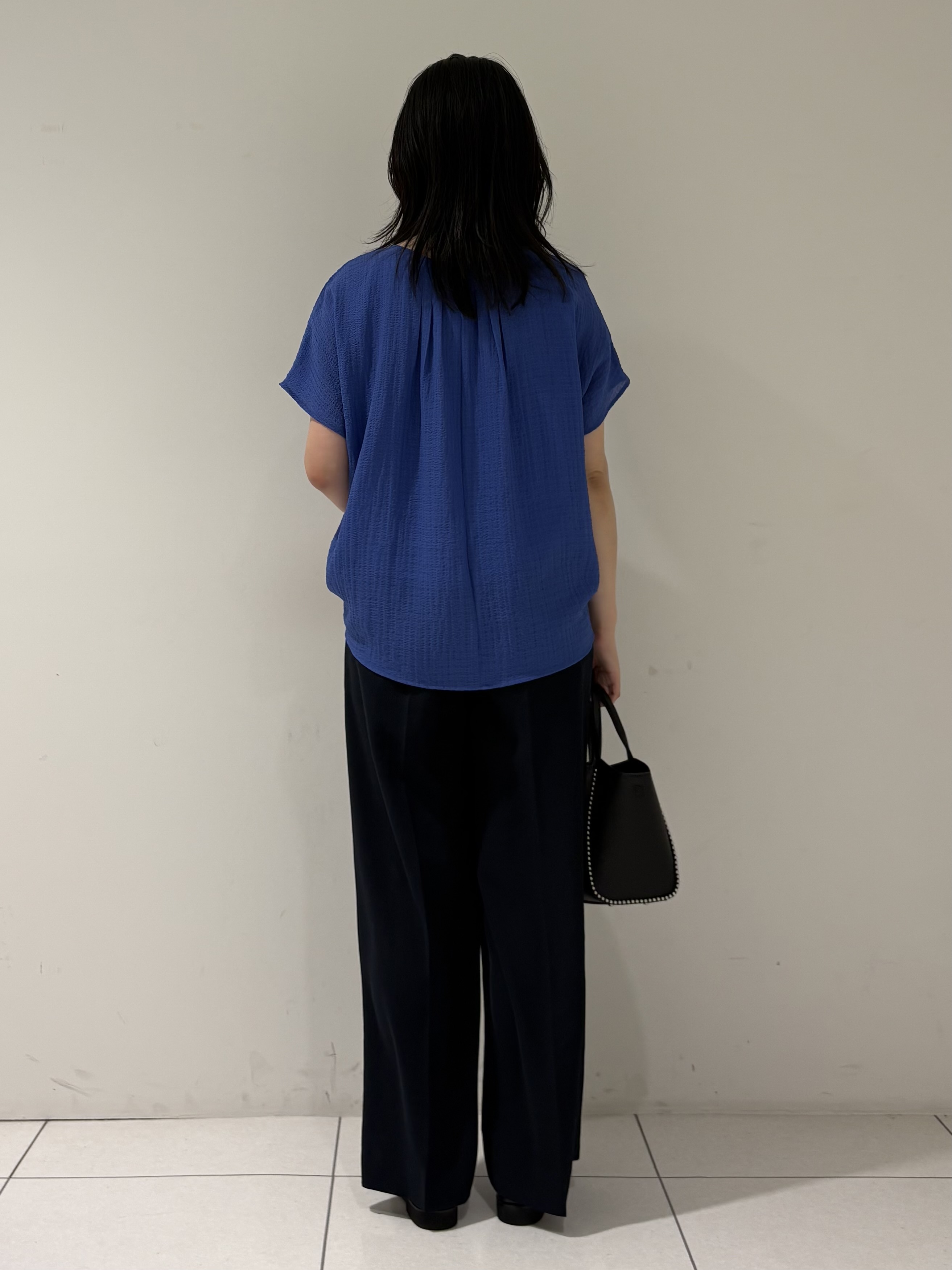 momokoさんの「INDIVI｜【洗える】無地＆チェーン柄 ギャザートップス」を使ったコーディネート