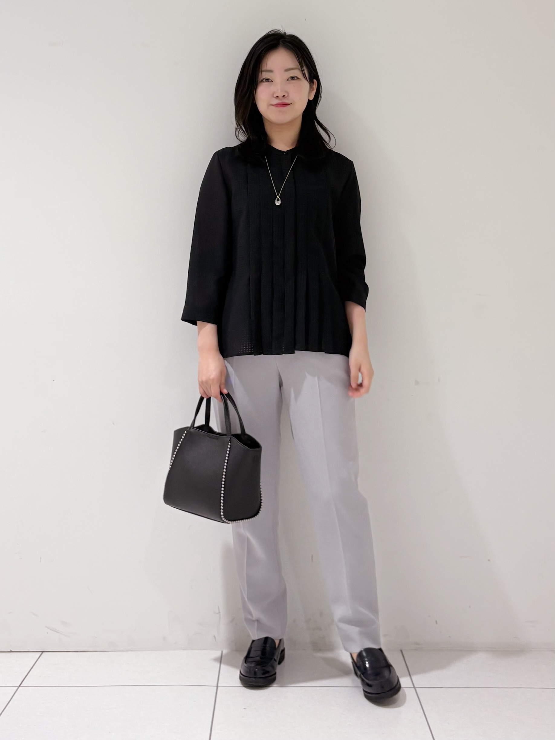momokoさんの「INDIVI｜【洗える／大人シアー】タックプリーツ7分袖ブラウス」を使ったコーディネート