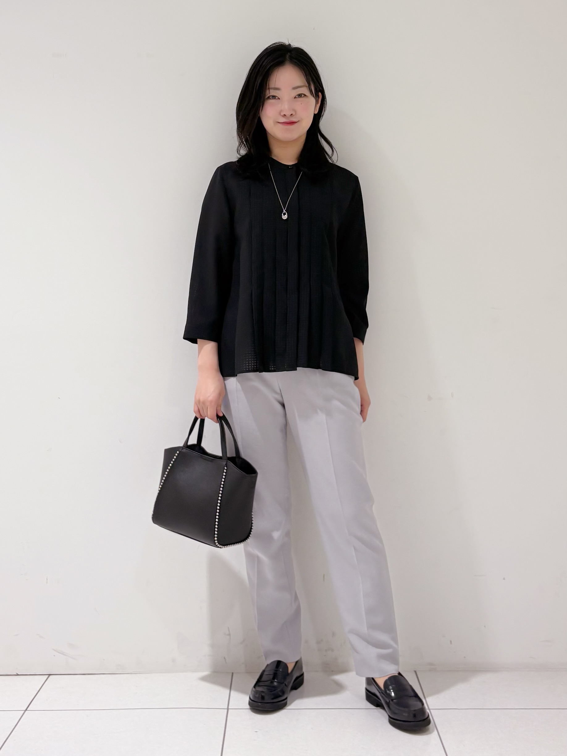 momokoさんの「INDIVI｜【洗える／大人シアー】タックプリーツ7分袖ブラウス」を使ったコーディネート