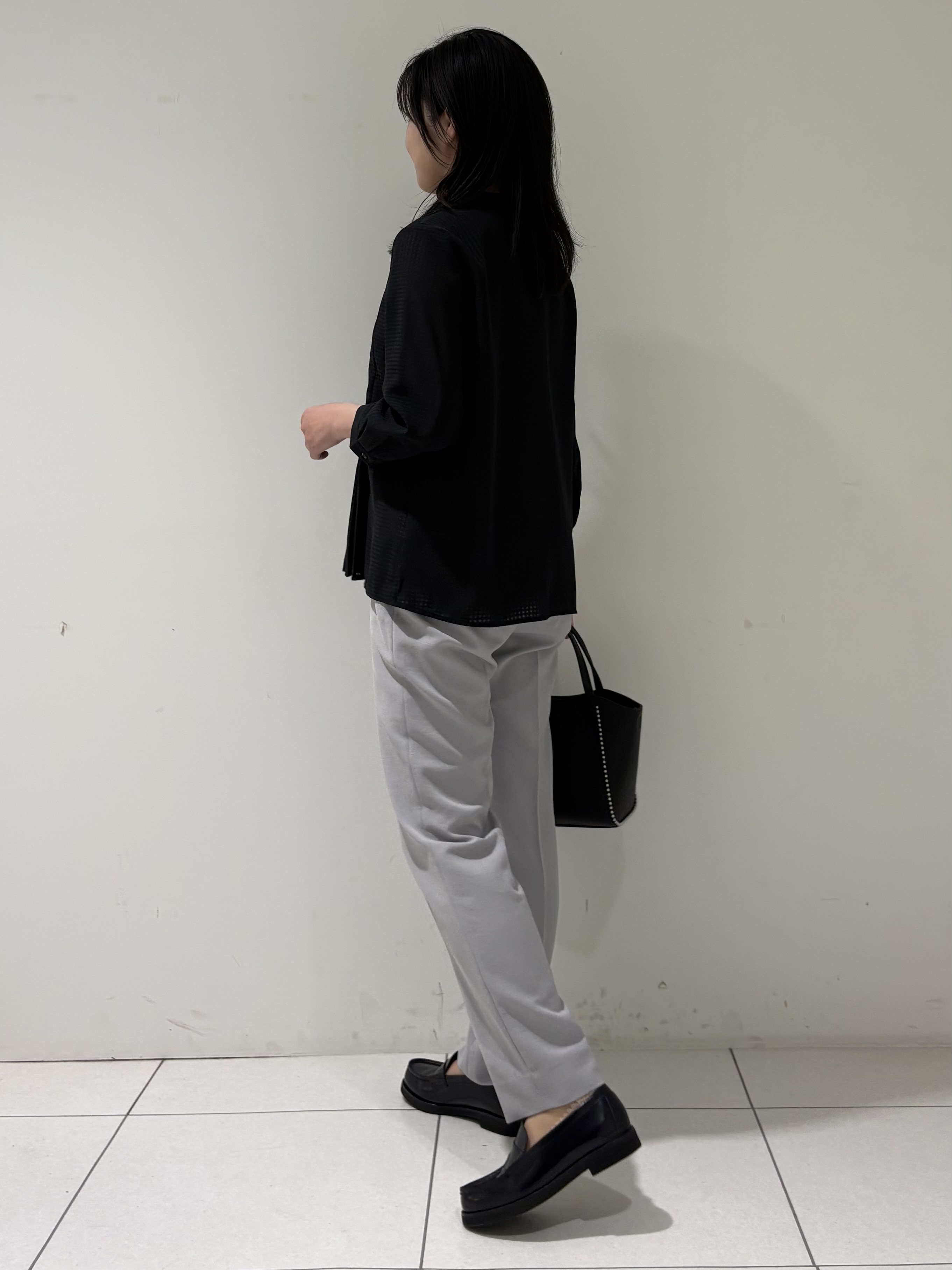 momokoさんの「INDIVI｜【洗える／大人シアー】タックプリーツ7分袖ブラウス」を使ったコーディネート