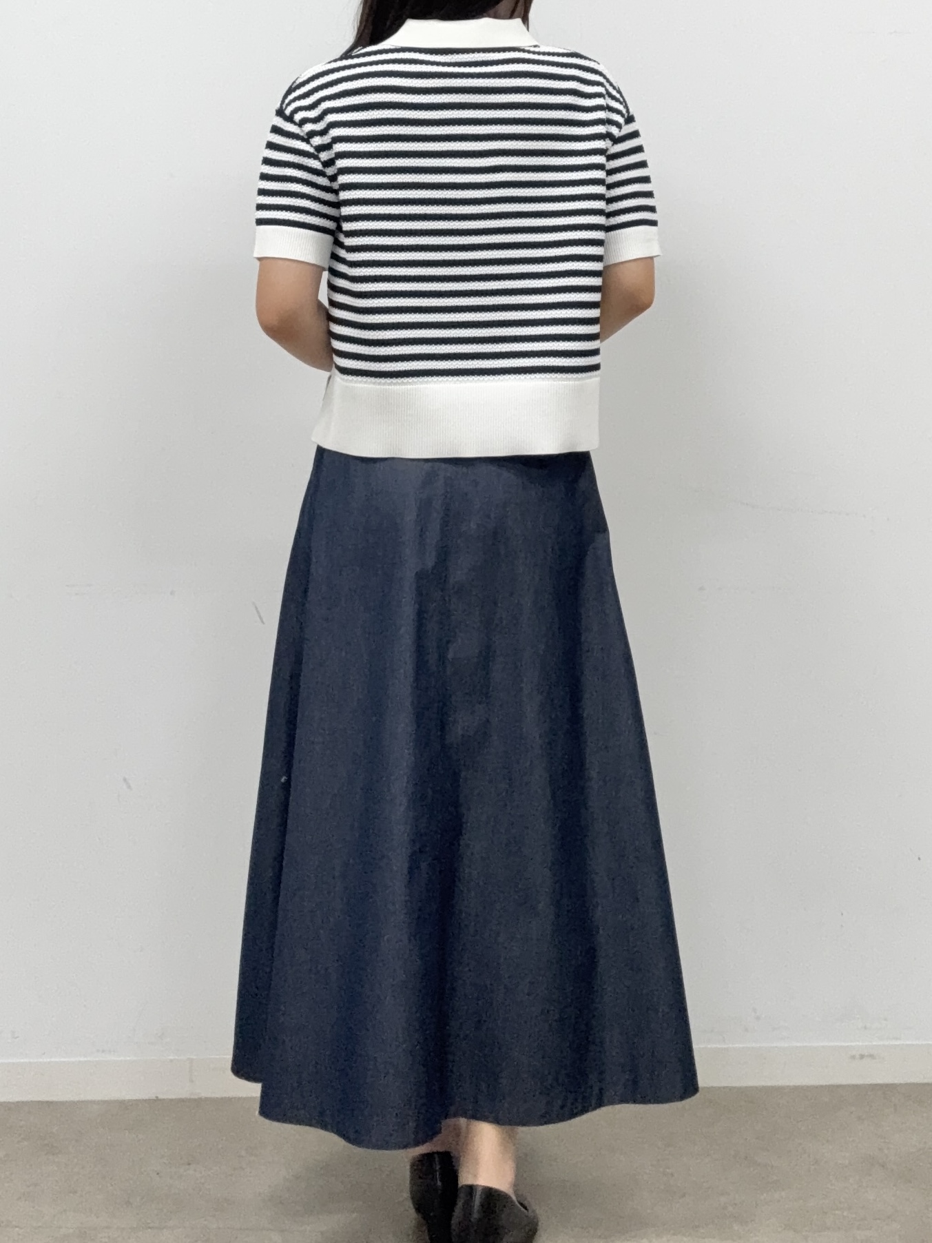 BUNさんの「DRESSTERIOR｜【接触冷感/吸水速乾】クールタッチ デニムライク タックスカート」を使ったコーディネート