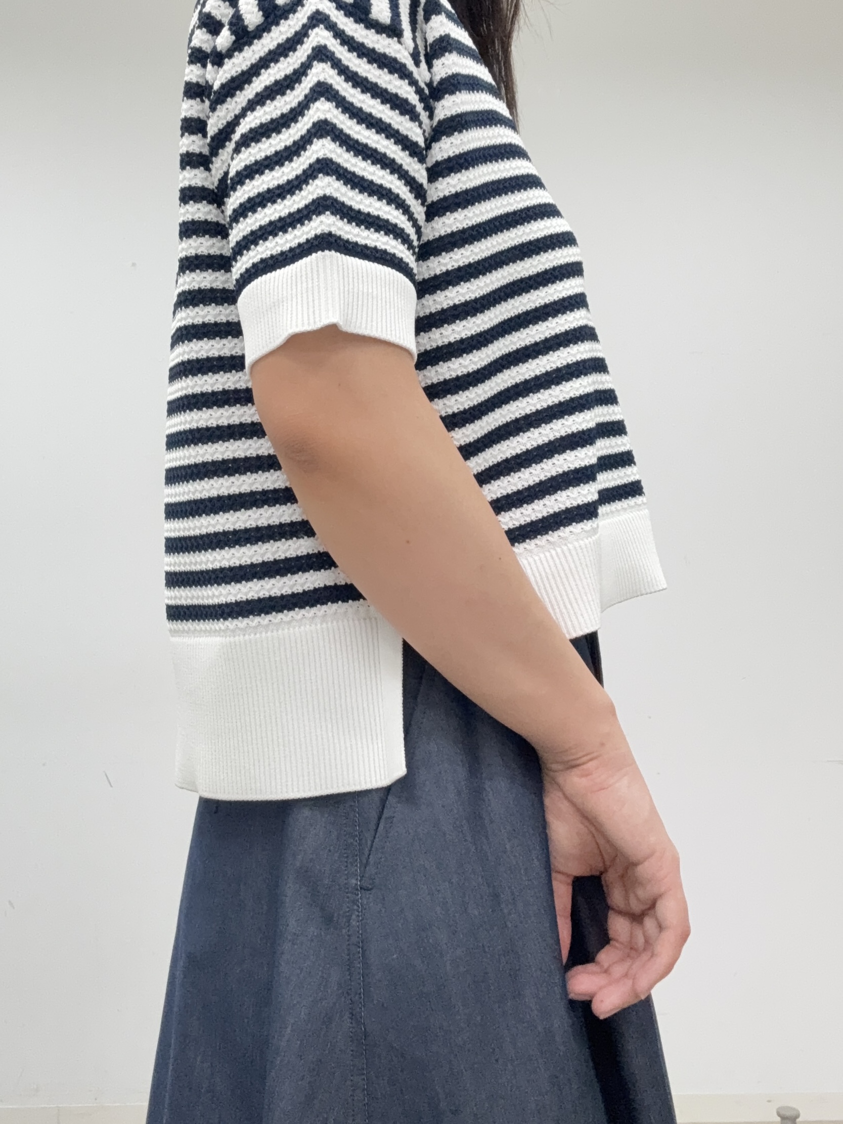 BUNさんの「DRESSTERIOR｜【接触冷感/吸水速乾】クールタッチ デニムライク タックスカート」を使ったコーディネート