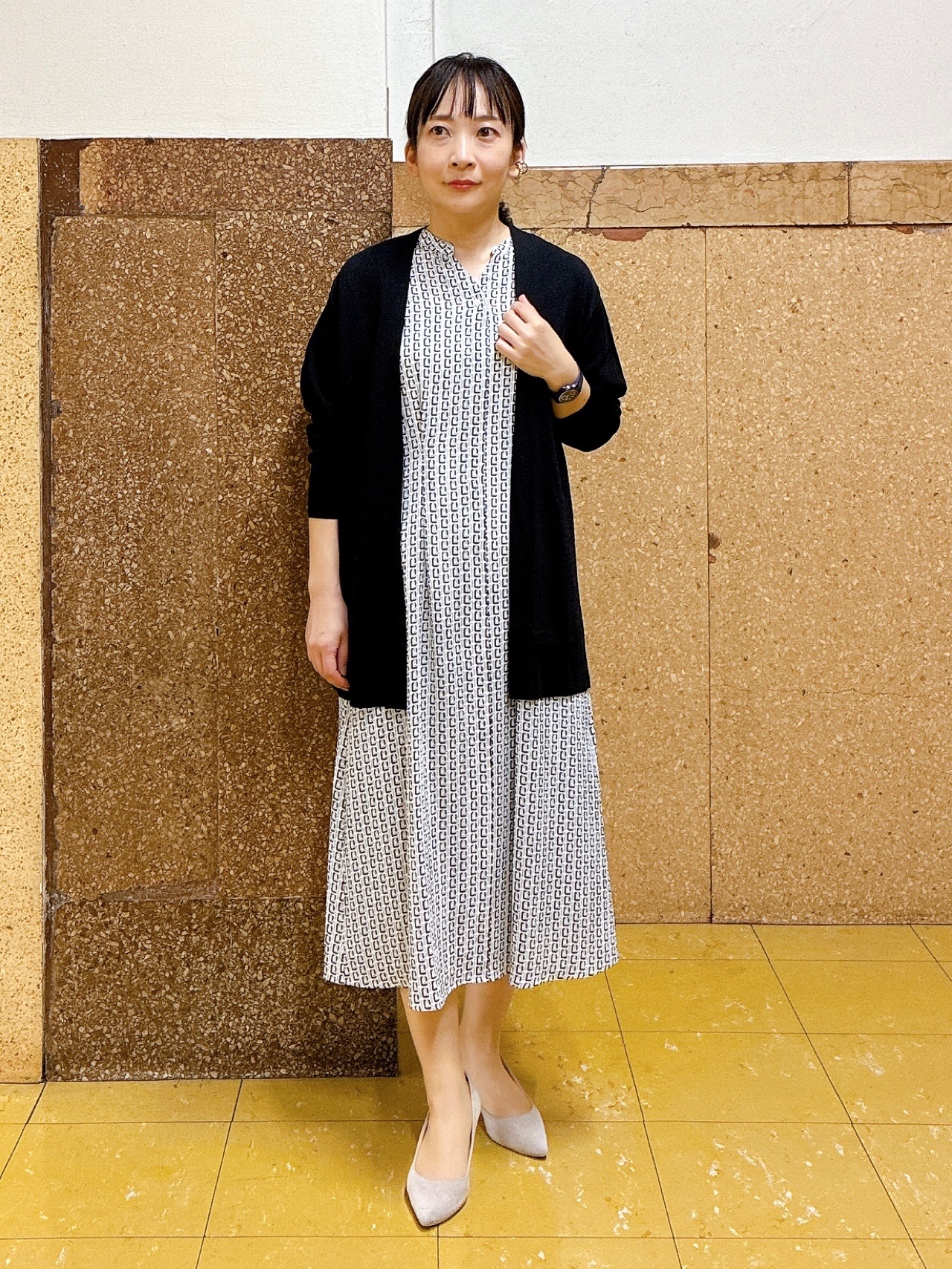 hattoriさんの「INDIVI｜【洗える】無地＆チェーン柄 シャーリングサッカーワンピース」を使ったコーディネート