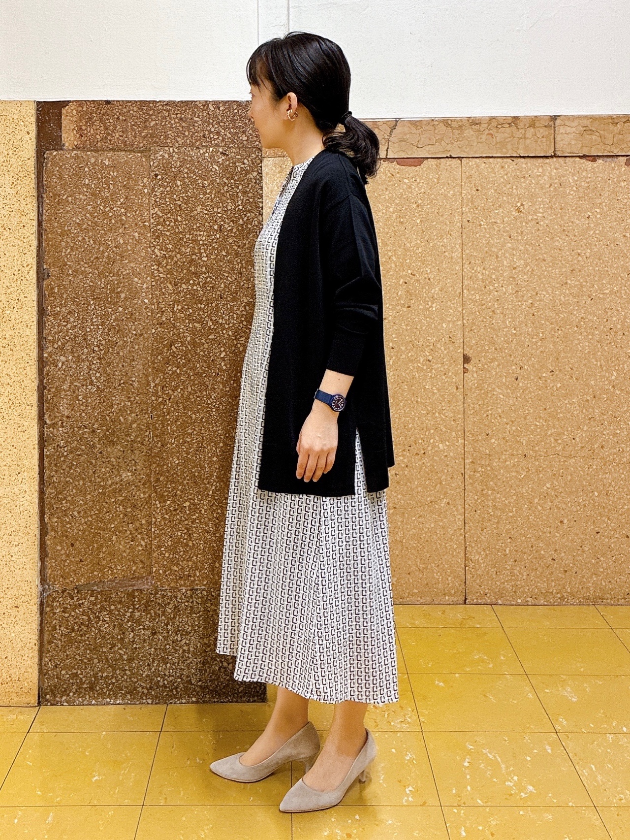 hattoriさんの「INDIVI｜【洗える】無地＆チェーン柄 シャーリングサッカーワンピース」を使ったコーディネート