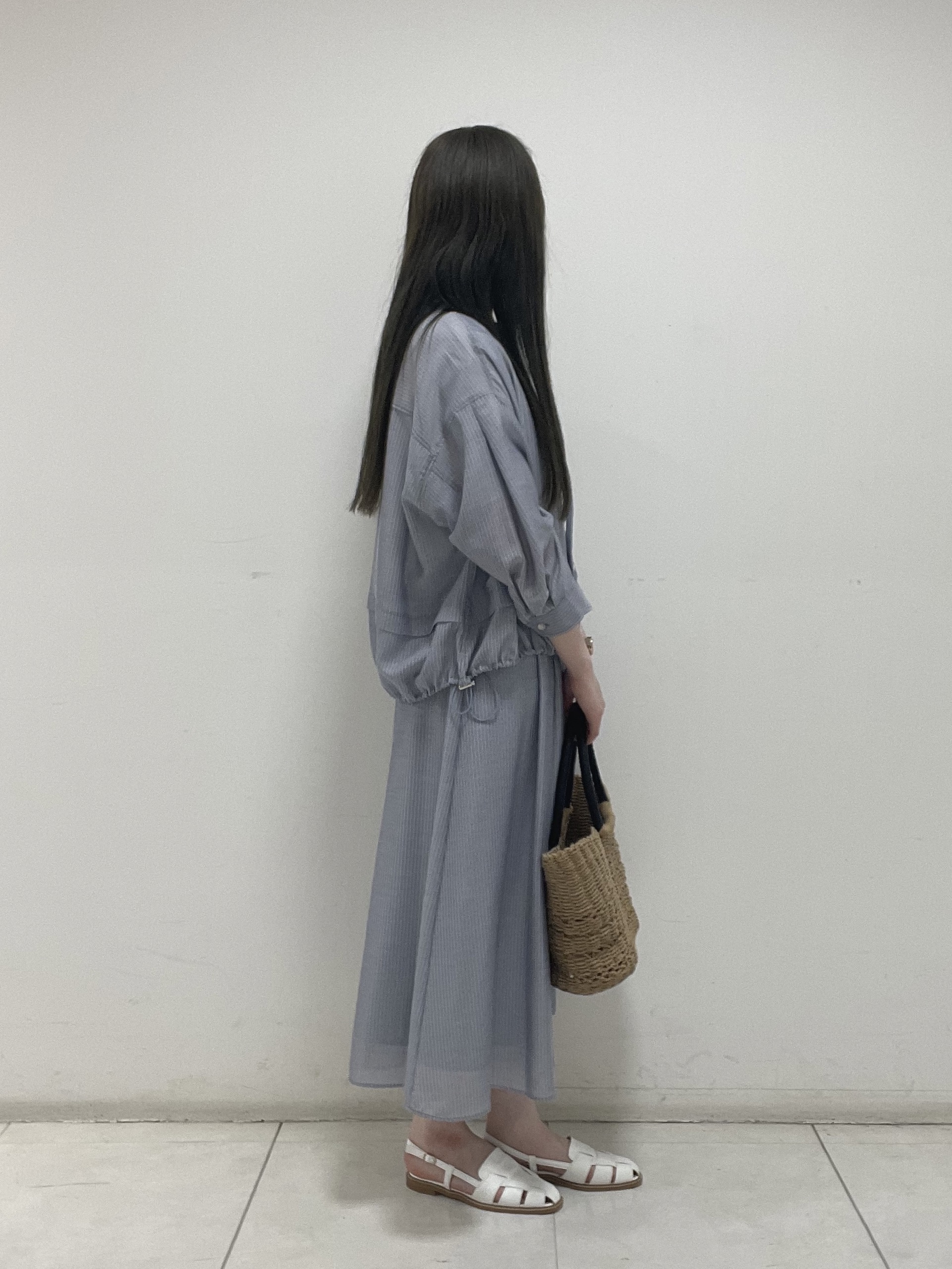 mさんの「INDIVI｜【接触冷感／洗える／2WAY】ドロスト付 シアーシャンブレーシャツ」を使ったコーディネート