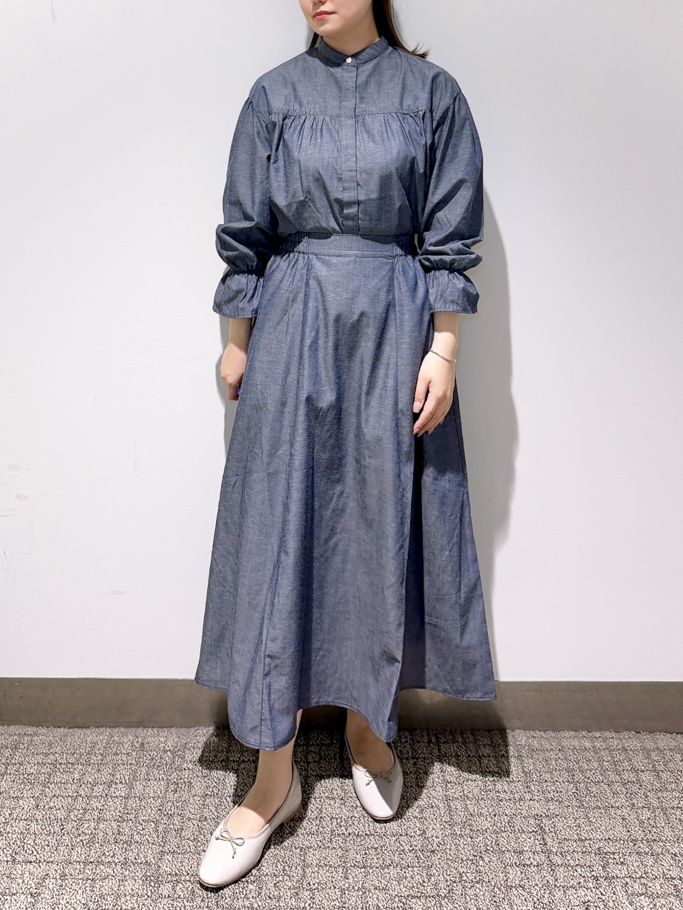 みーさんの「grove｜【貴島明日香さん着用／イージーケア／接触冷感】麻混スタンドギャザーシャツ」を使ったコーディネート
