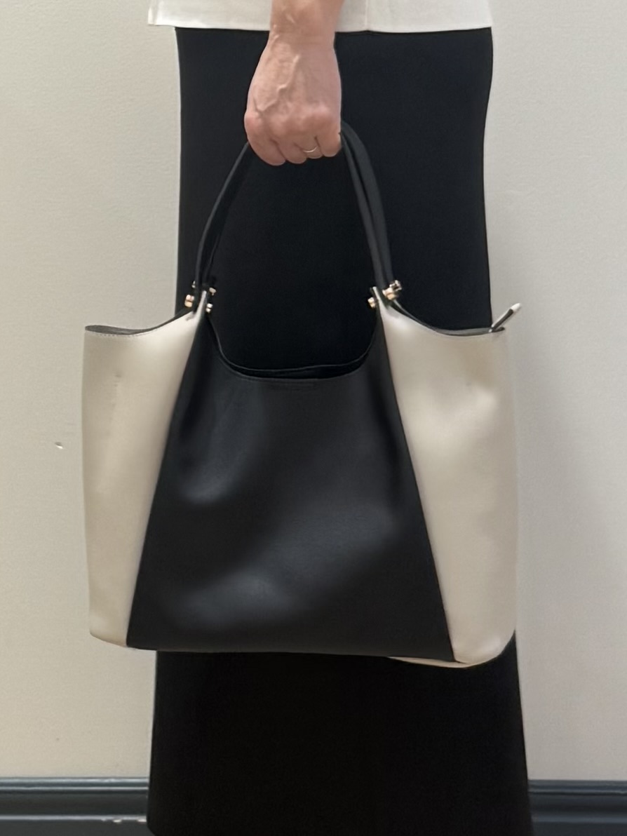 Lilyさんの「grove｜【シリーズ累計36万枚/名品ニット】やわらかドライタッチ 袖メッシュ編みニット」を使ったコーディネート