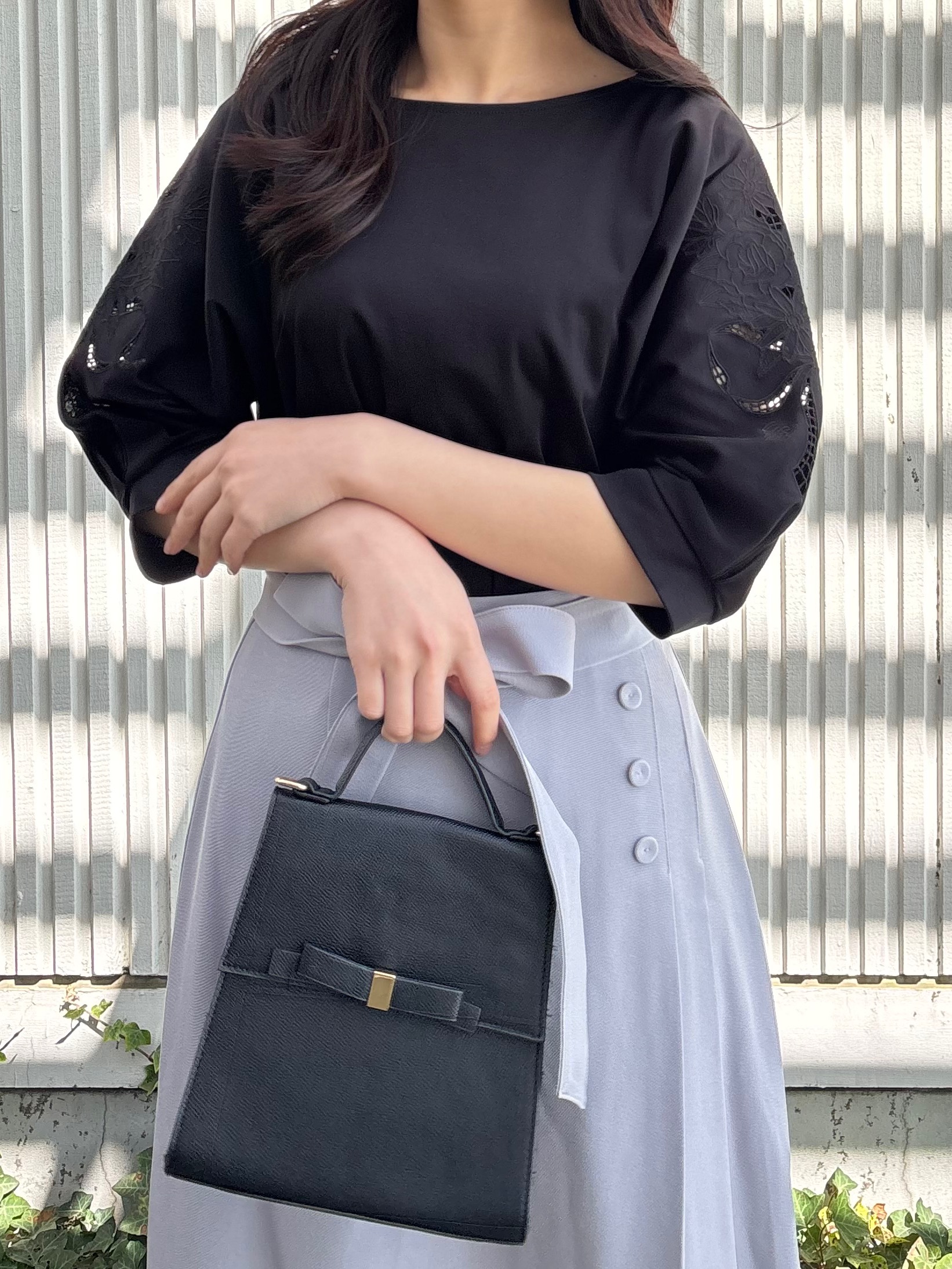 AOIさんの「Couture brooch｜【接触冷感・UVカット】エンブロドルマントップス」を使ったコーディネート