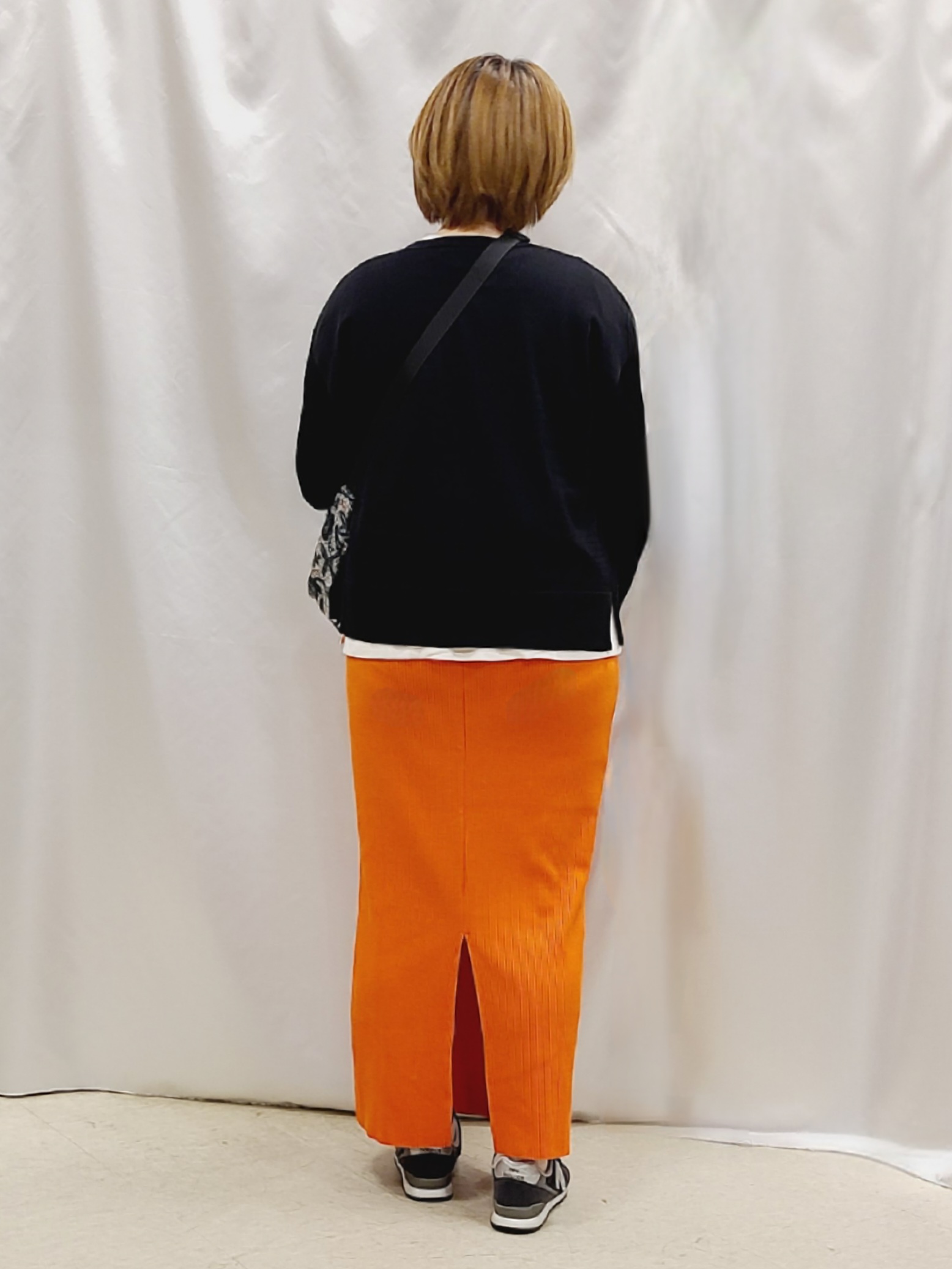 Chiiさんの「SHOO･LA･RUE｜【洗濯機可/ひんやり/UV】さらっとしたタッチが心地よい ショート丈 Vネックカーディガン」を使ったコーディネート