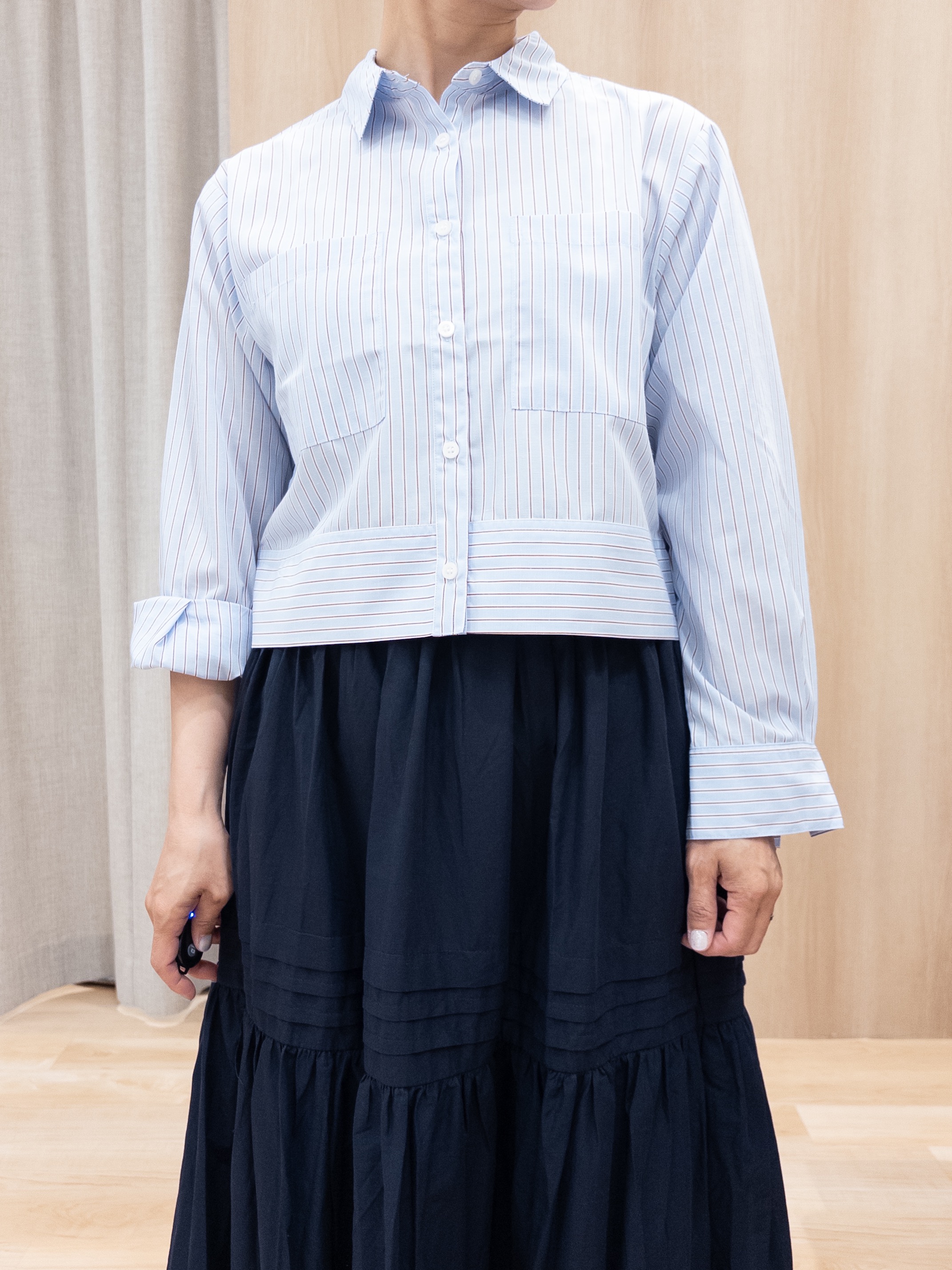 シュウコさんの「grove｜【貴島明日香さん着用／イージーケア／接触冷感】麻混クロップドシャツ」を使ったコーディネート
