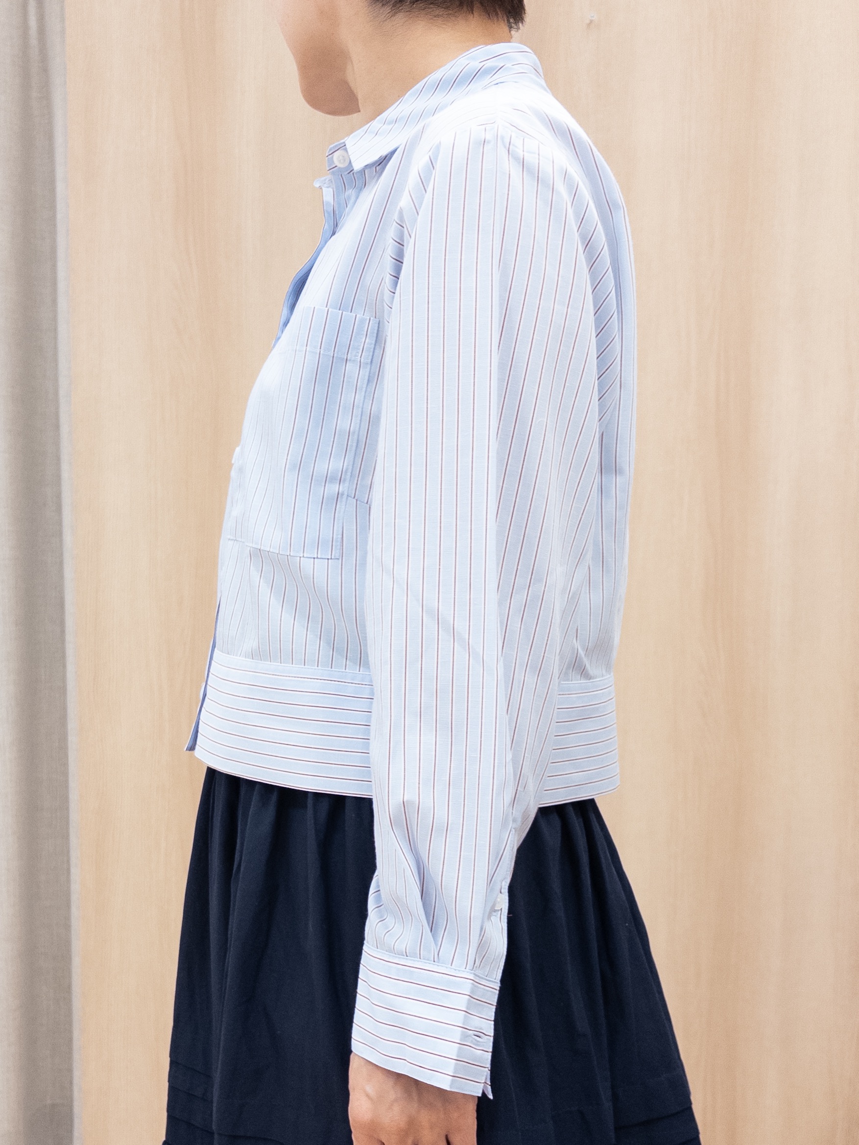 シュウコさんの「grove｜【貴島明日香さん着用／イージーケア／接触冷感】麻混クロップドシャツ」を使ったコーディネート
