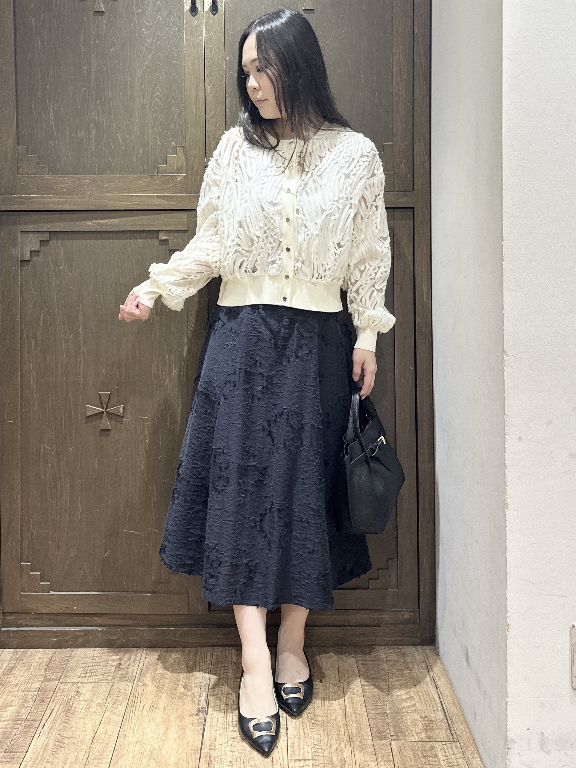 kanaさんの「index｜シアー幾何刺繍カーディガン【洗濯機OK】」を使ったコーディネート
