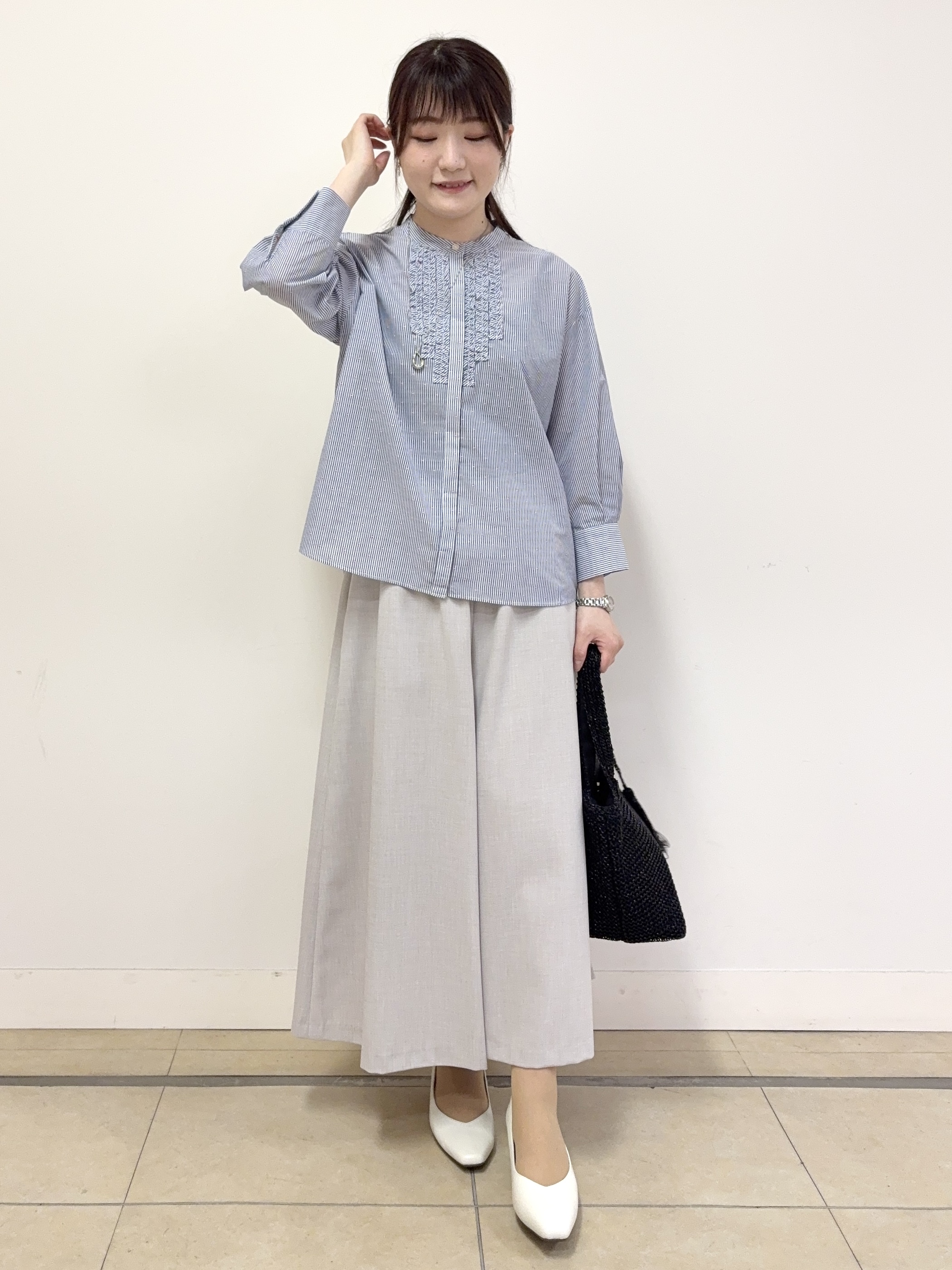 mikiさんの「Reflect｜【接触冷感】八分袖フロントフリルブラウス」を使ったコーディネート