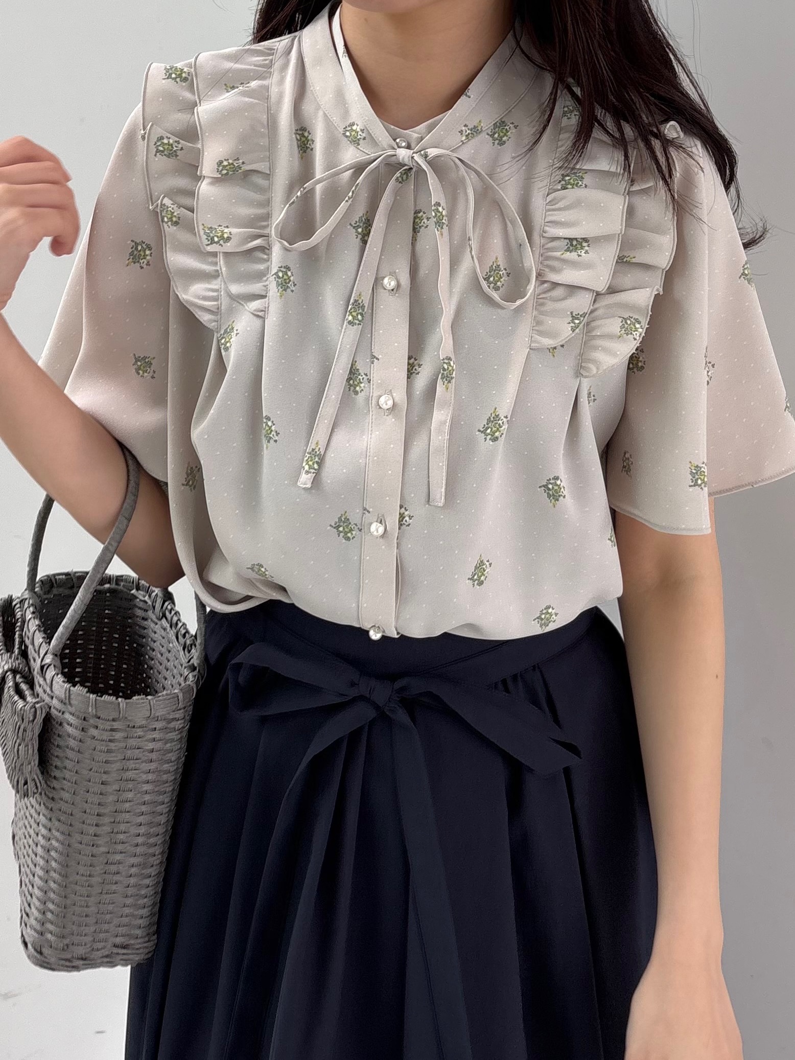 AOIさんの「Couture brooch｜【洗える】ドットフラワー ブラウス」を使ったコーディネート