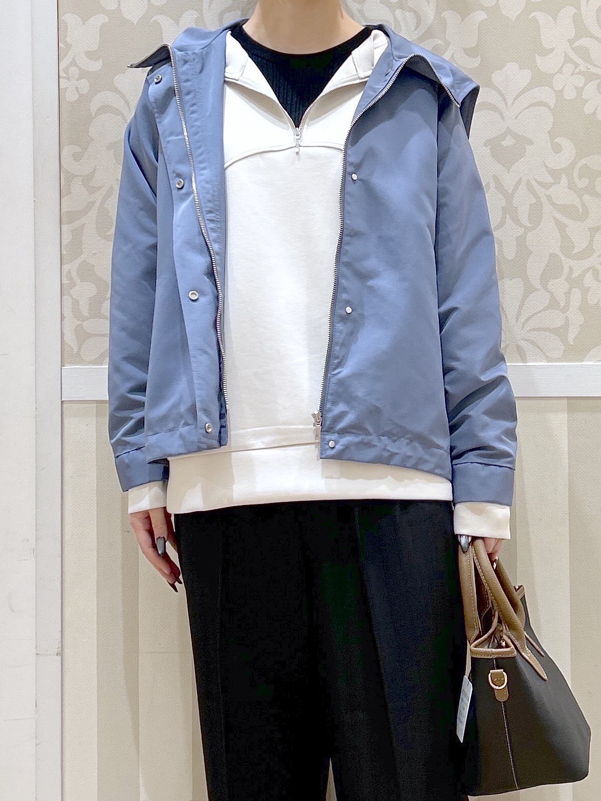 望 愛さんの「grove｜【貴島明日香さん着用】【撥水】きれいめに着こなせるマウンテンパーカ」を使ったコーディネート