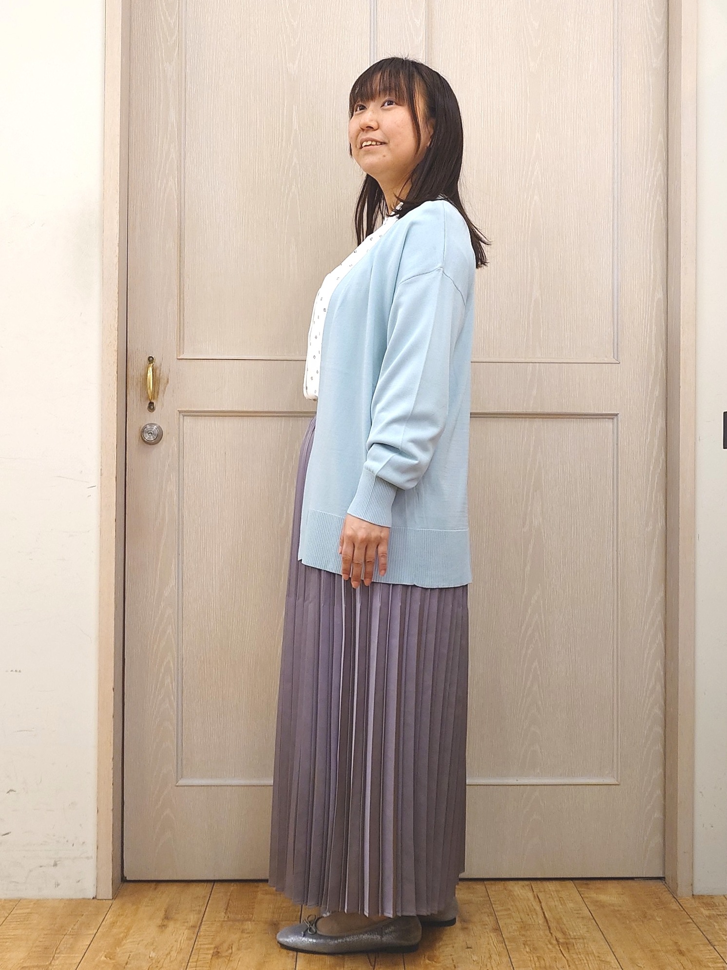 とろろさんの「SHOO･LA･RUE｜【洗濯機可/ひんやり/UV】さらっとしたタッチが心地よい ミドルカーディガン」を使ったコーディネート