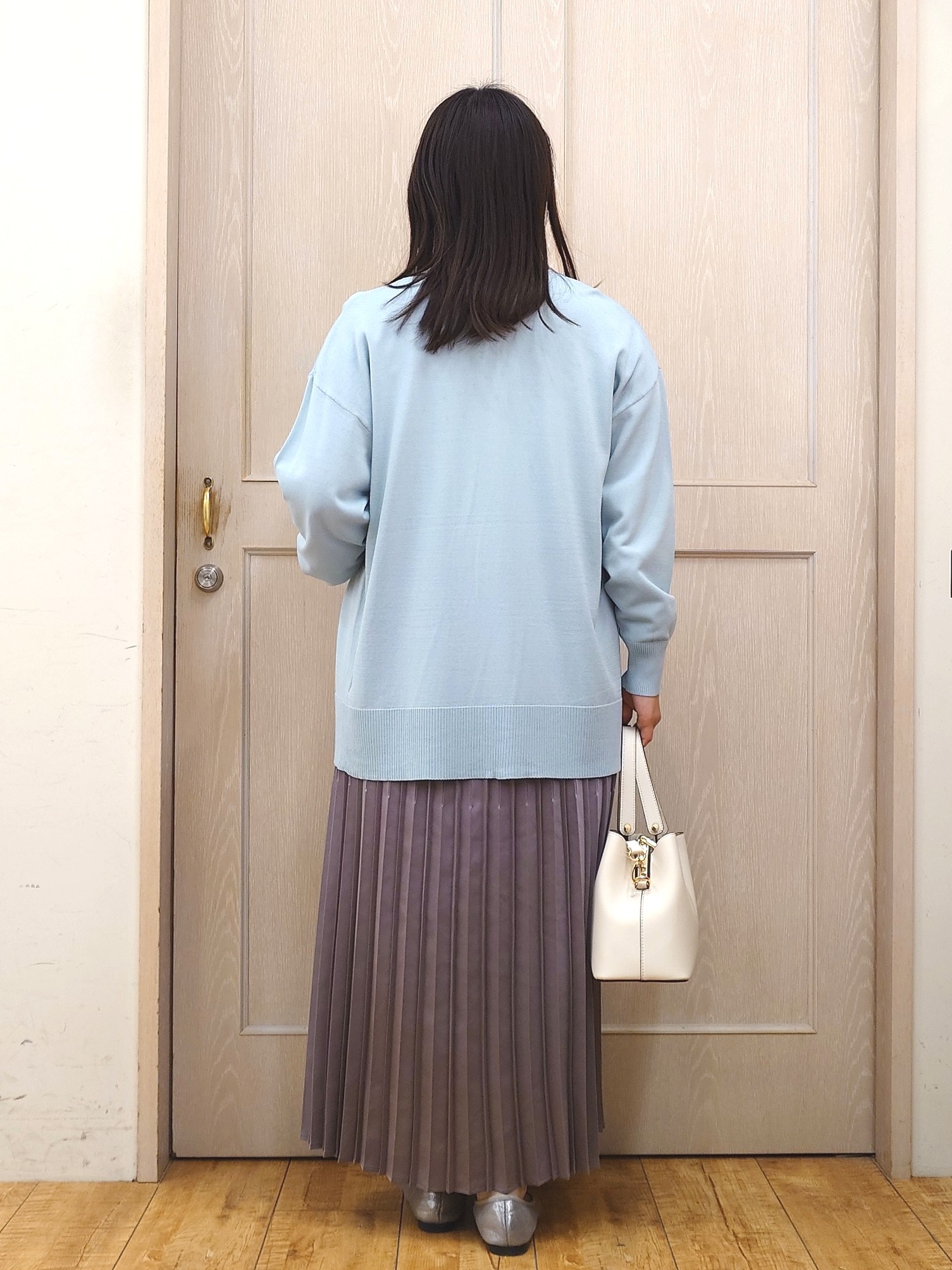 とろろさんの「SHOO･LA･RUE｜【洗濯機可/ひんやり/UV】さらっとしたタッチが心地よい ミドルカーディガン」を使ったコーディネート
