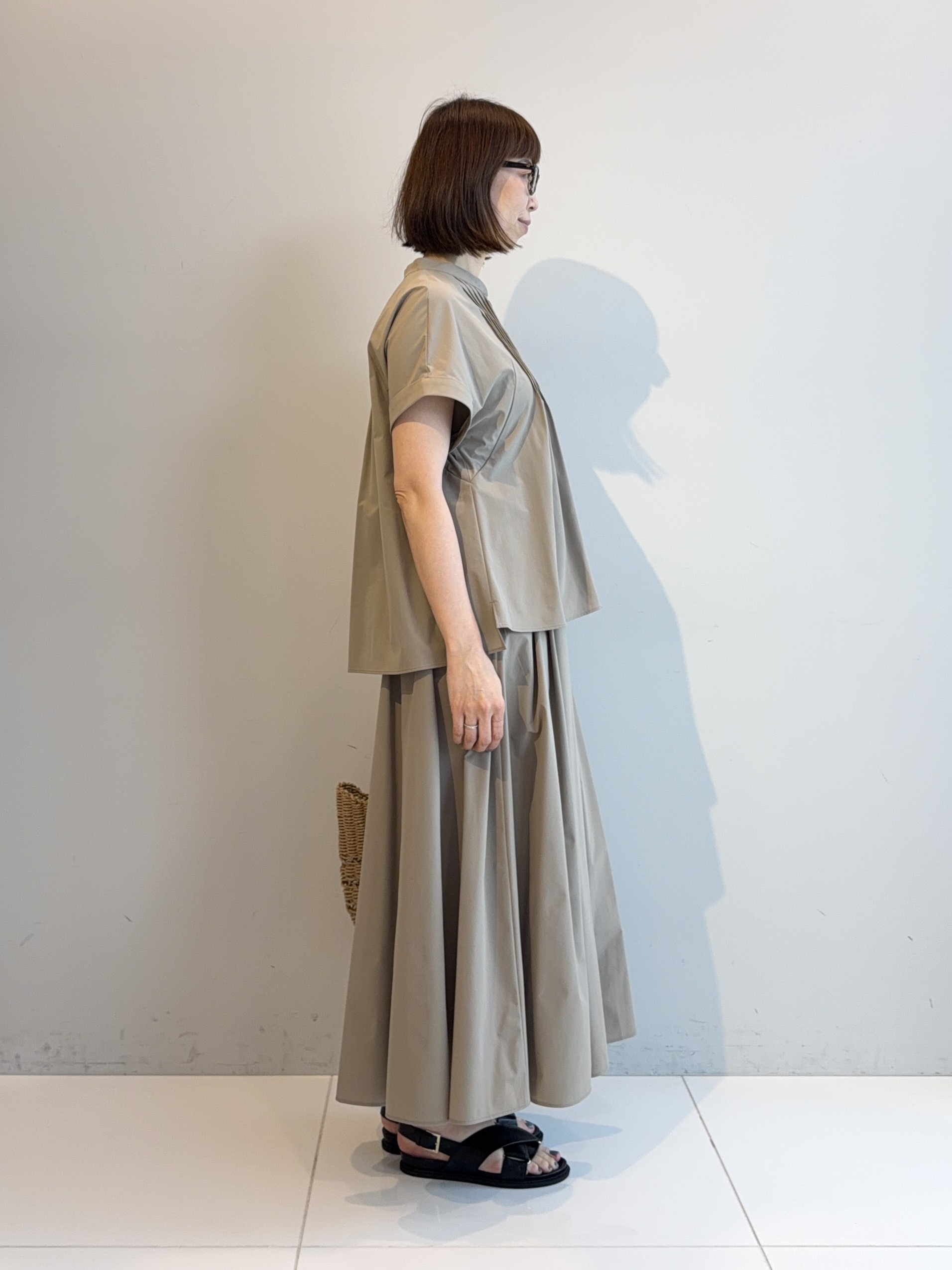 murayamaさんの「INDIVI｜【撥水／UVケア／SETUP可能】軽量タックスキッパーブラウス」を使ったコーディネート